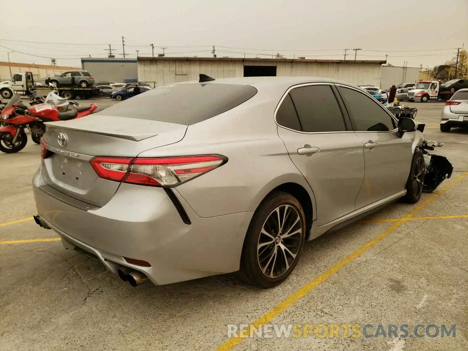 4 Photograph of a damaged car 4T1B11HK1KU752167 TOYOTA CAMRY 2019