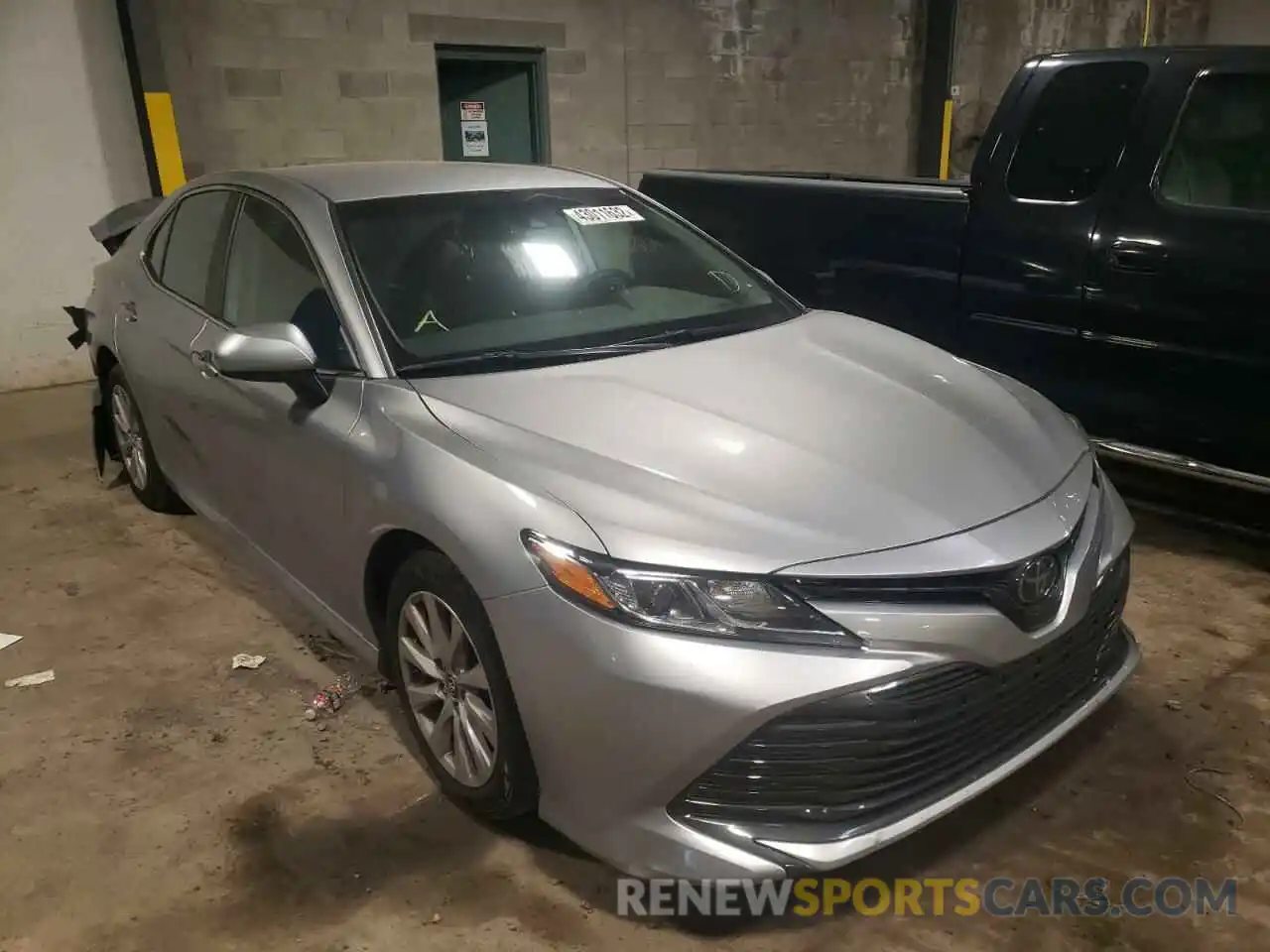 1 Photograph of a damaged car 4T1B11HK1KU752444 TOYOTA CAMRY 2019