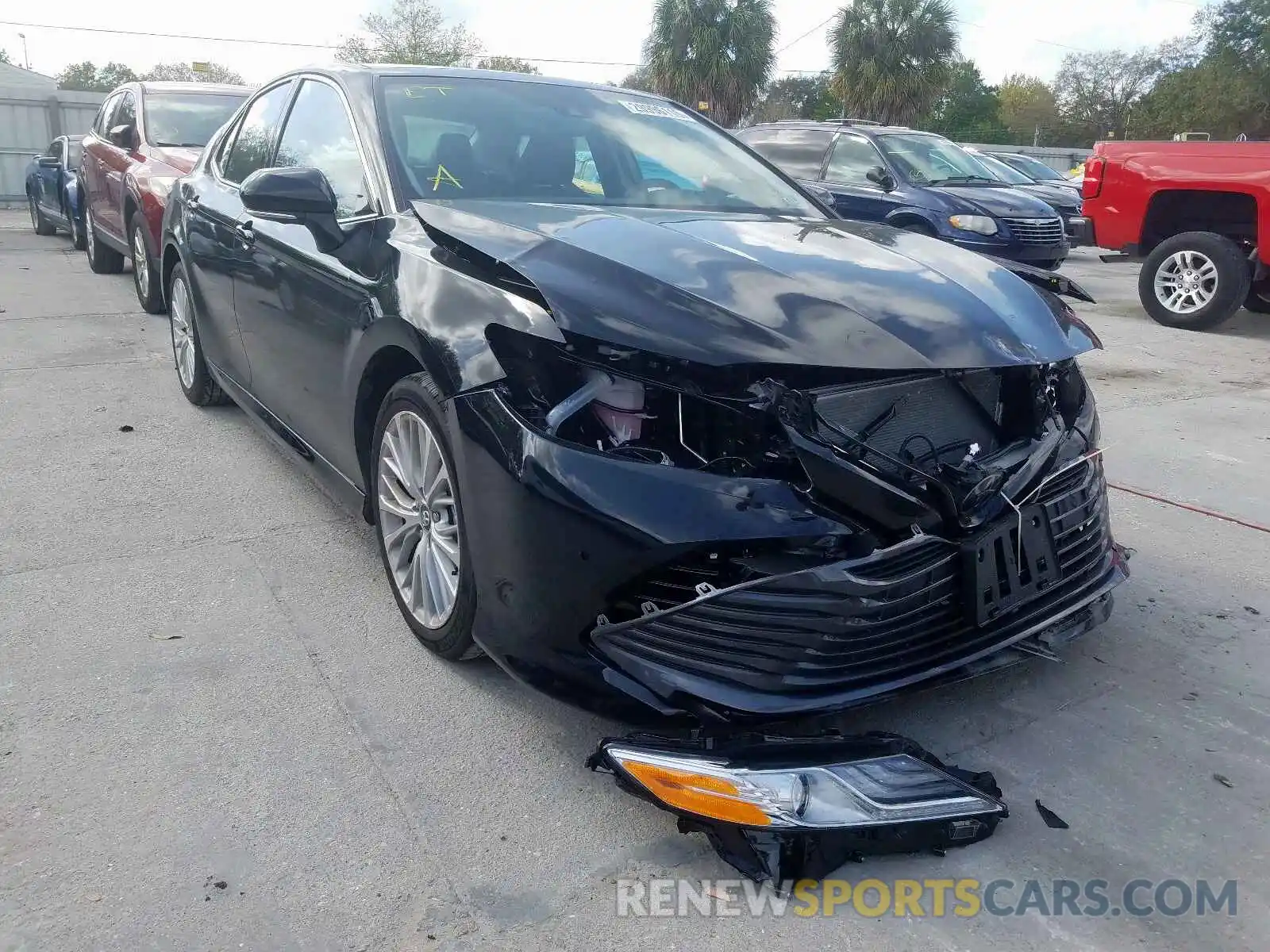 1 Photograph of a damaged car 4T1B11HK1KU752959 TOYOTA CAMRY 2019