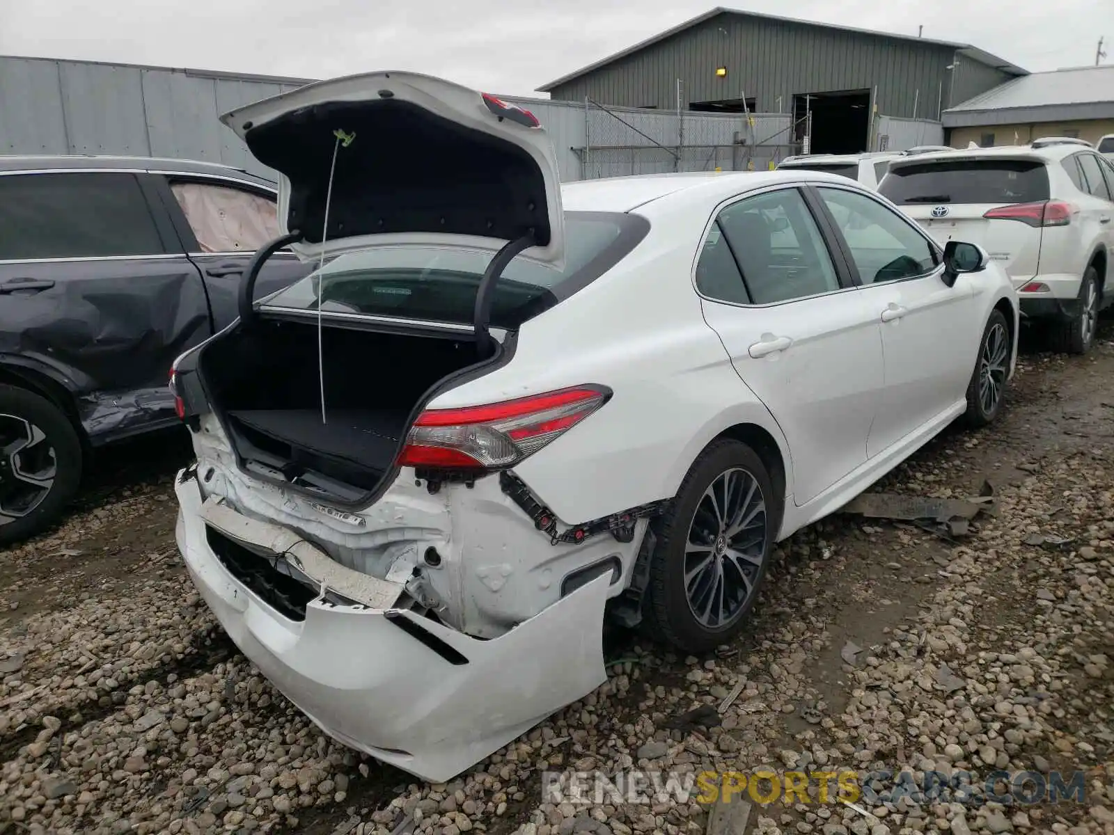 4 Photograph of a damaged car 4T1B11HK1KU754842 TOYOTA CAMRY 2019