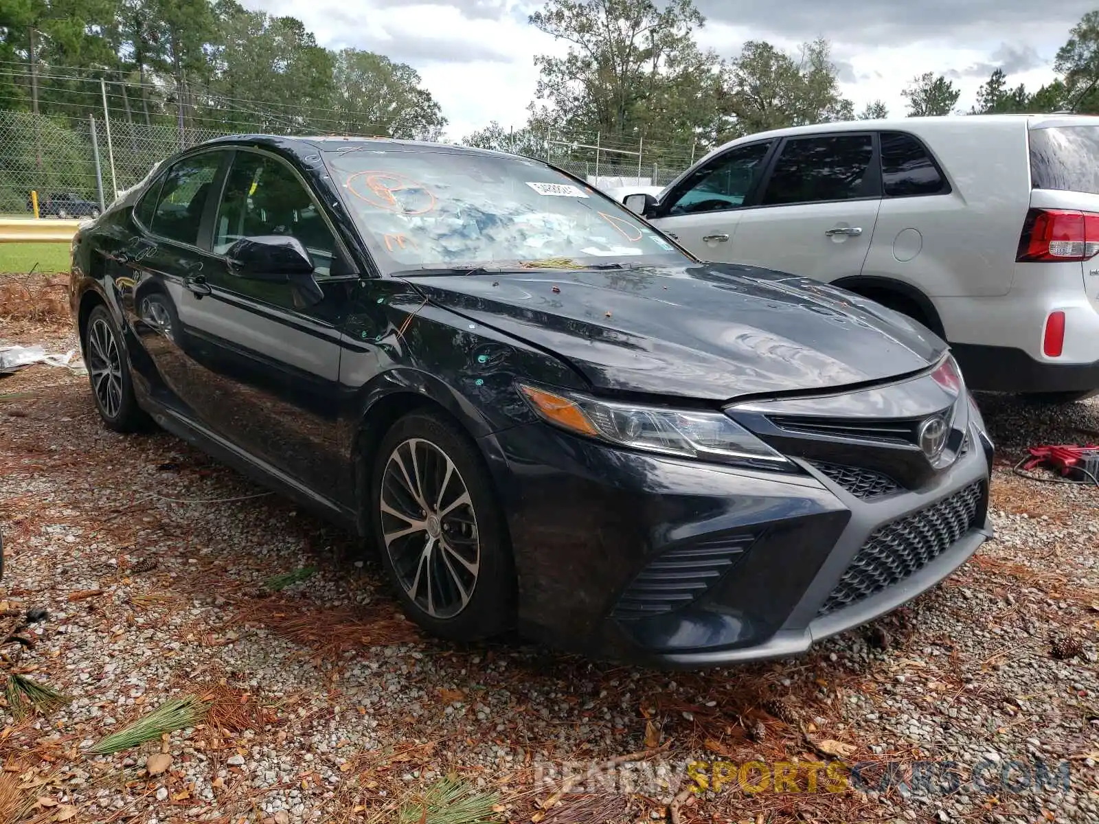 1 Photograph of a damaged car 4T1B11HK1KU754954 TOYOTA CAMRY 2019