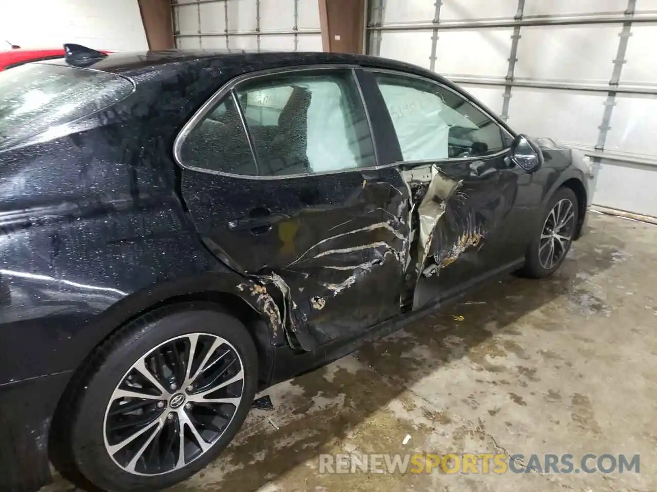 9 Photograph of a damaged car 4T1B11HK1KU756171 TOYOTA CAMRY 2019