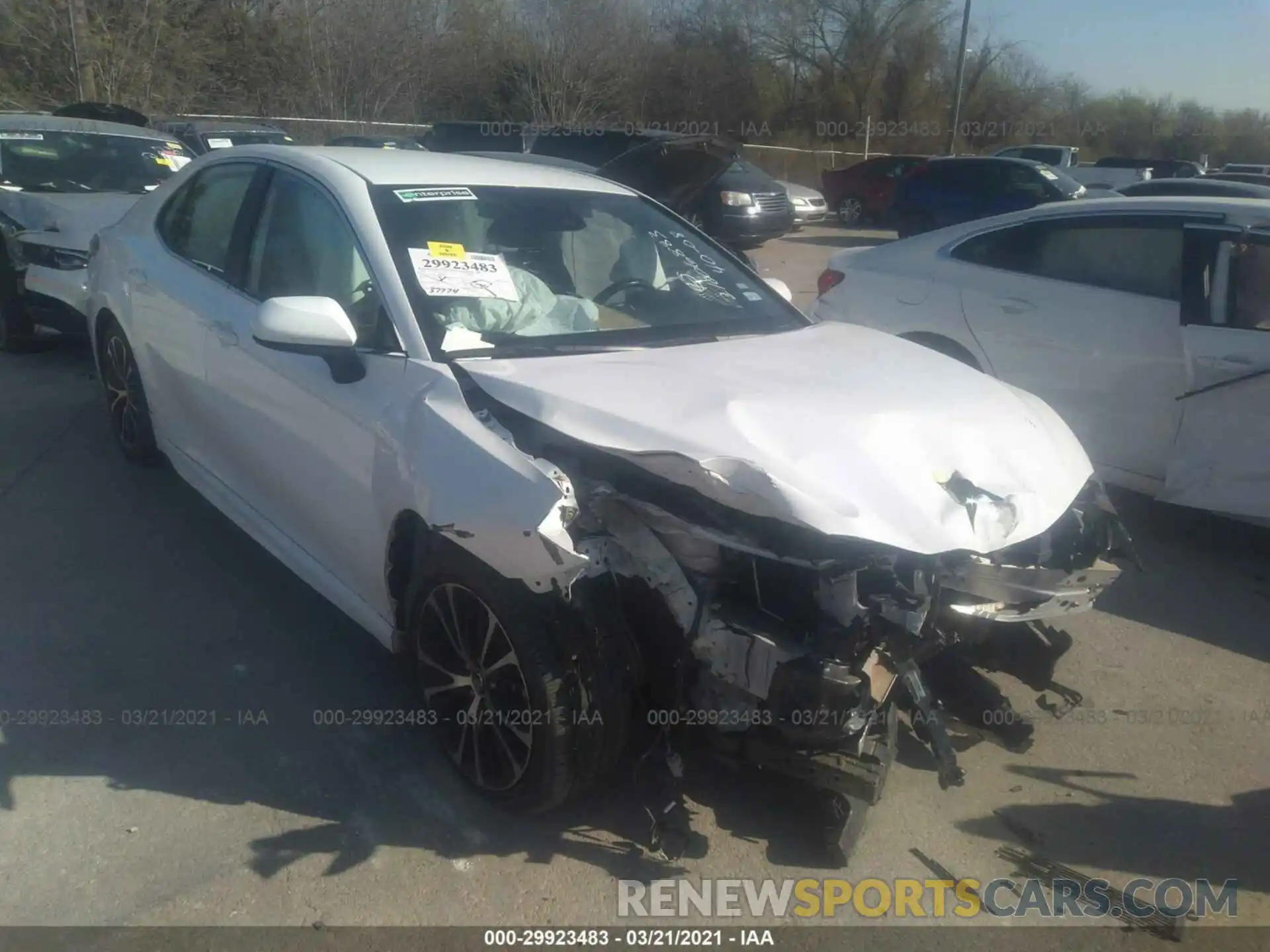 1 Photograph of a damaged car 4T1B11HK1KU760074 TOYOTA CAMRY 2019