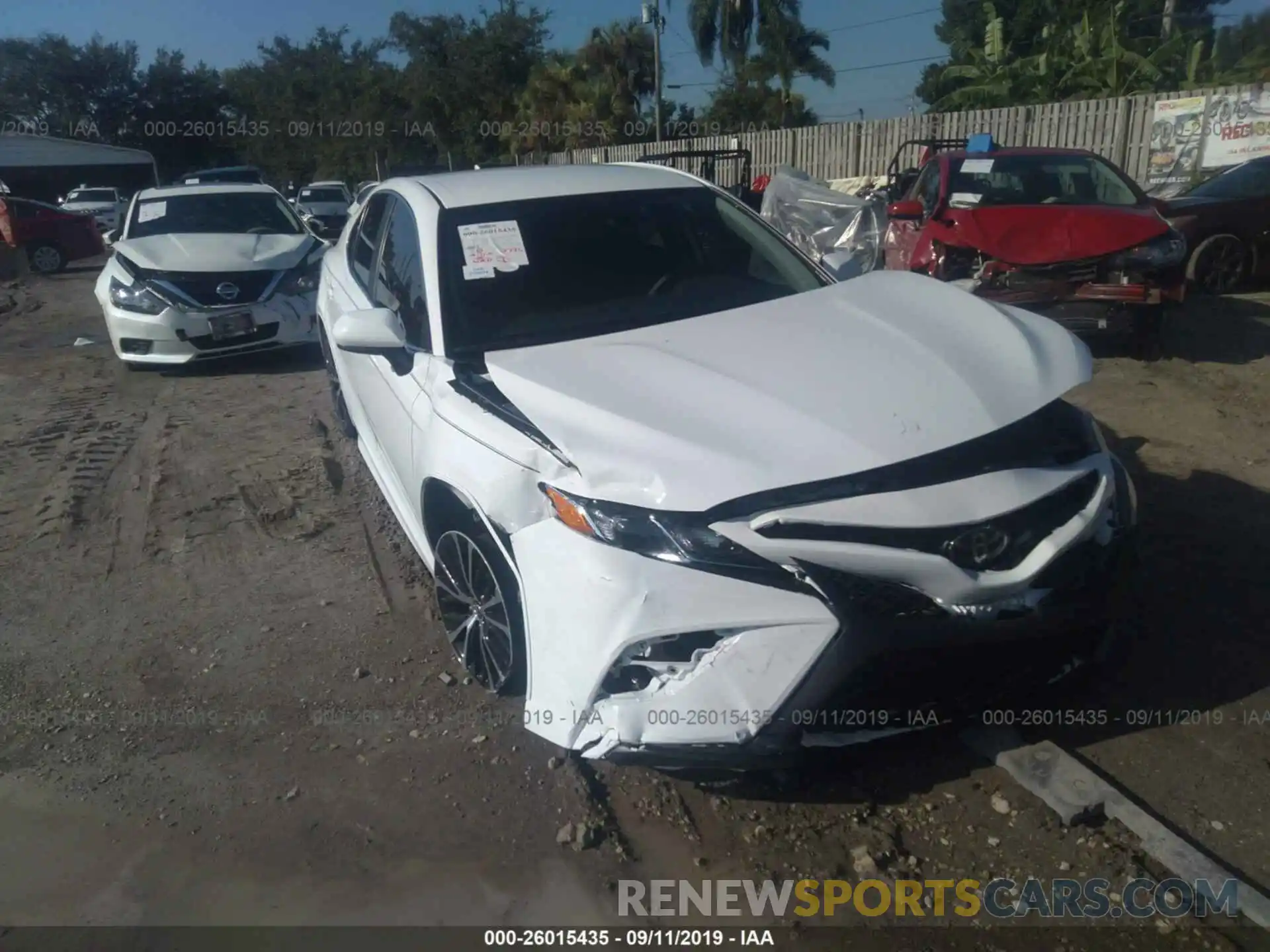 1 Photograph of a damaged car 4T1B11HK1KU760852 TOYOTA CAMRY 2019