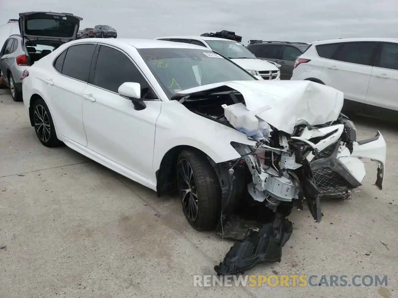 1 Photograph of a damaged car 4T1B11HK1KU761256 TOYOTA CAMRY 2019