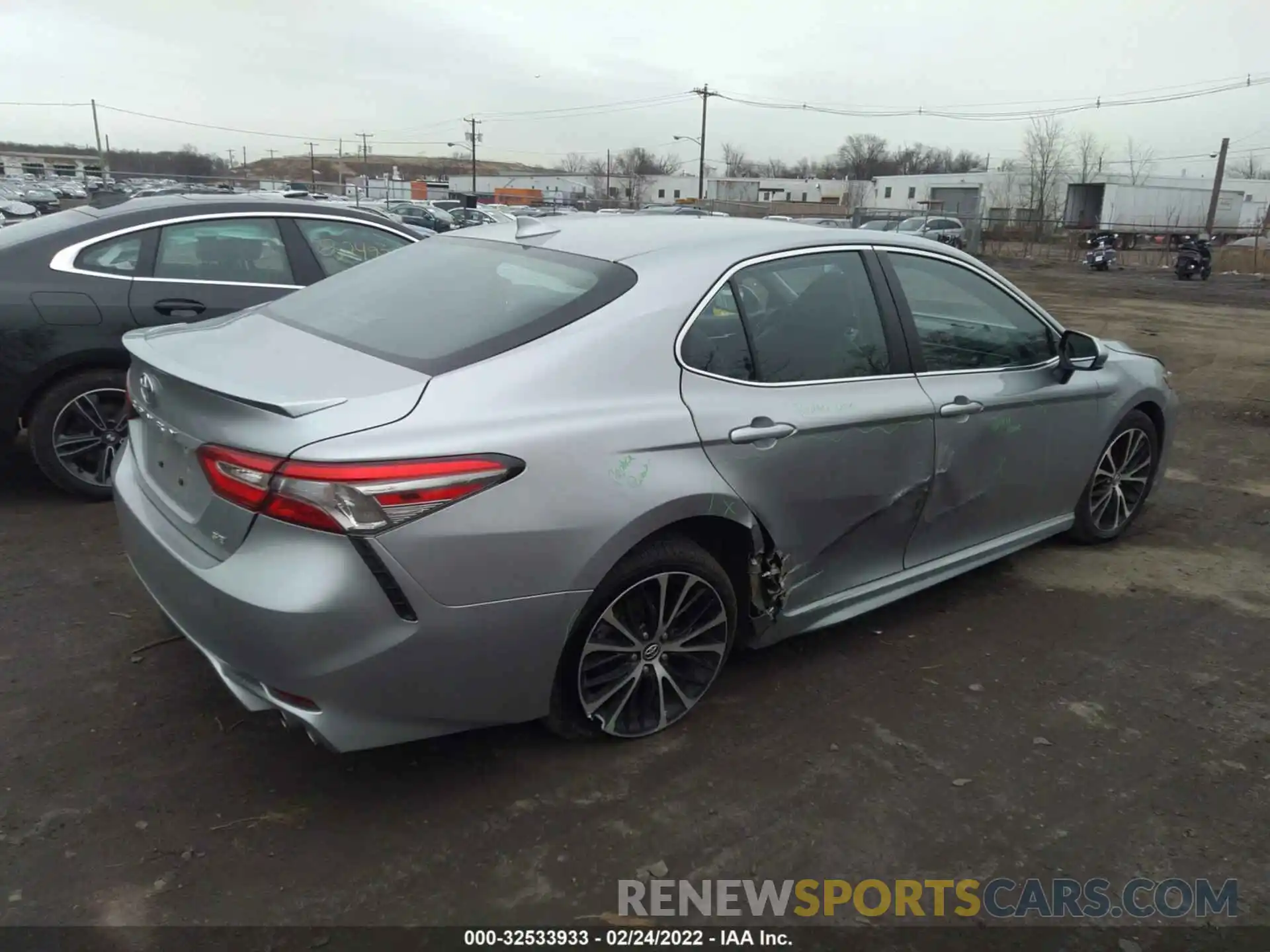 4 Photograph of a damaged car 4T1B11HK1KU765582 TOYOTA CAMRY 2019