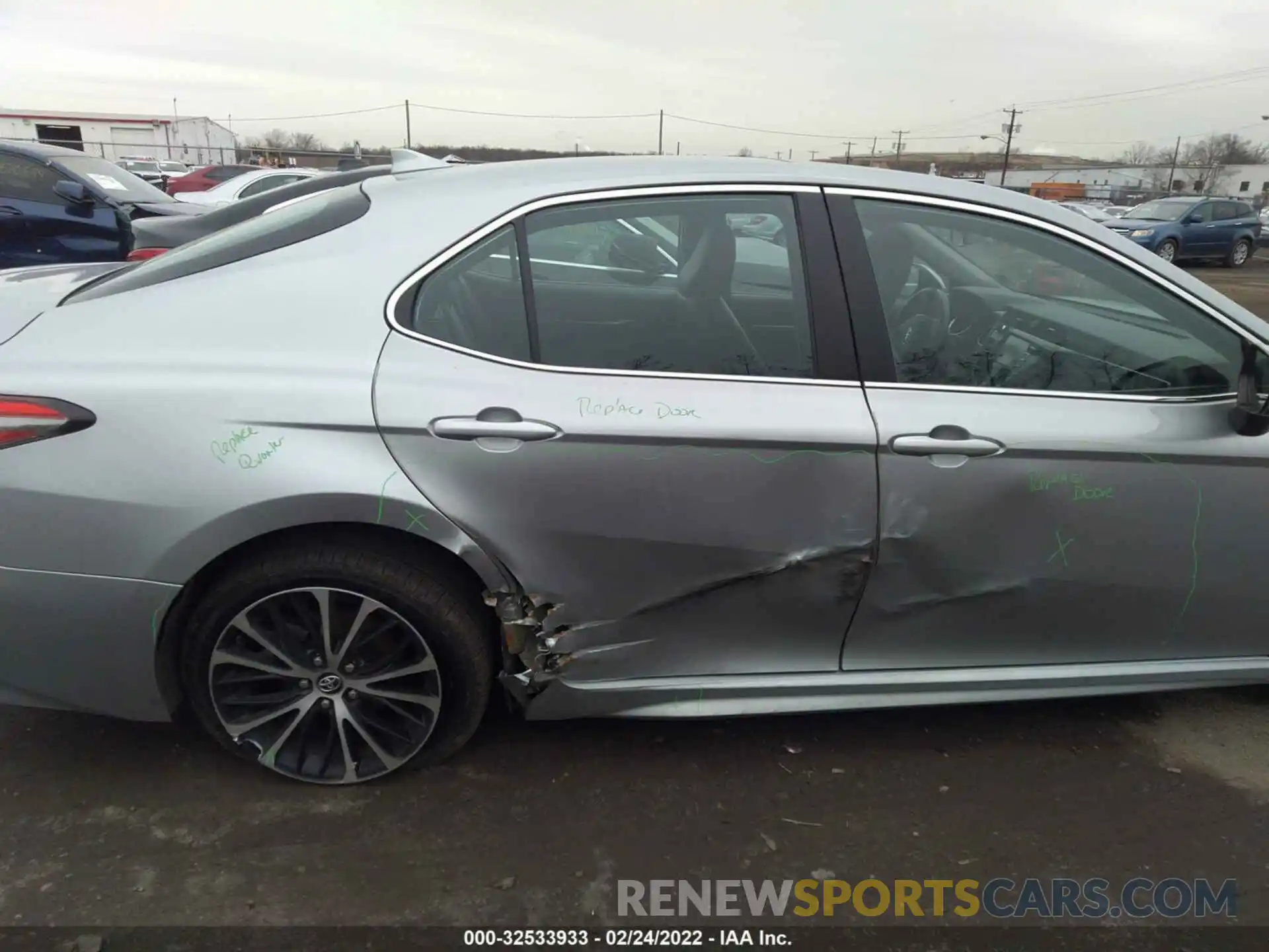 6 Photograph of a damaged car 4T1B11HK1KU765582 TOYOTA CAMRY 2019