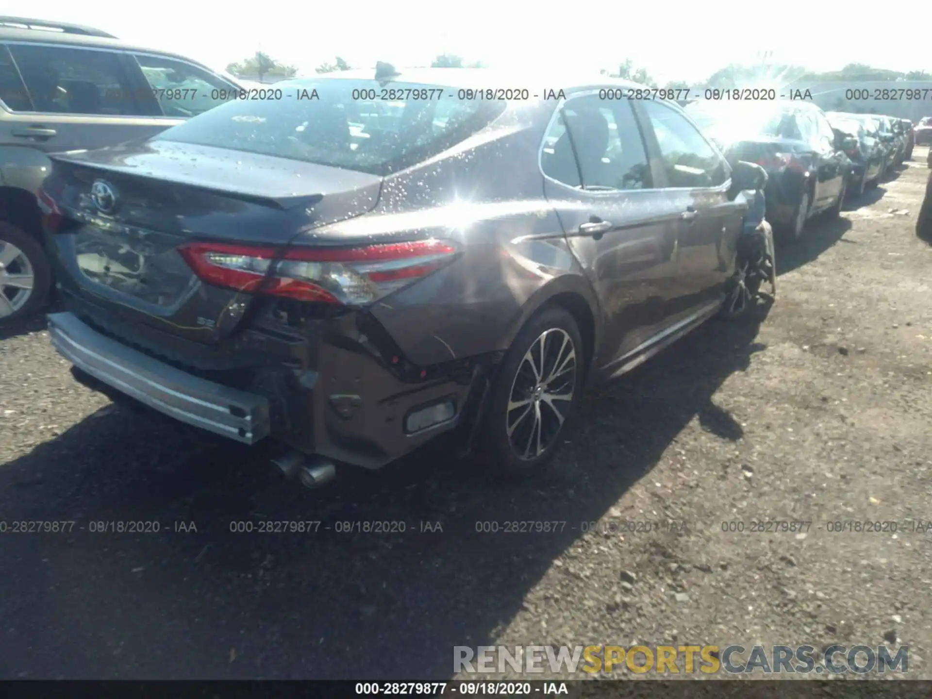 16 Photograph of a damaged car 4T1B11HK1KU765789 TOYOTA CAMRY 2019