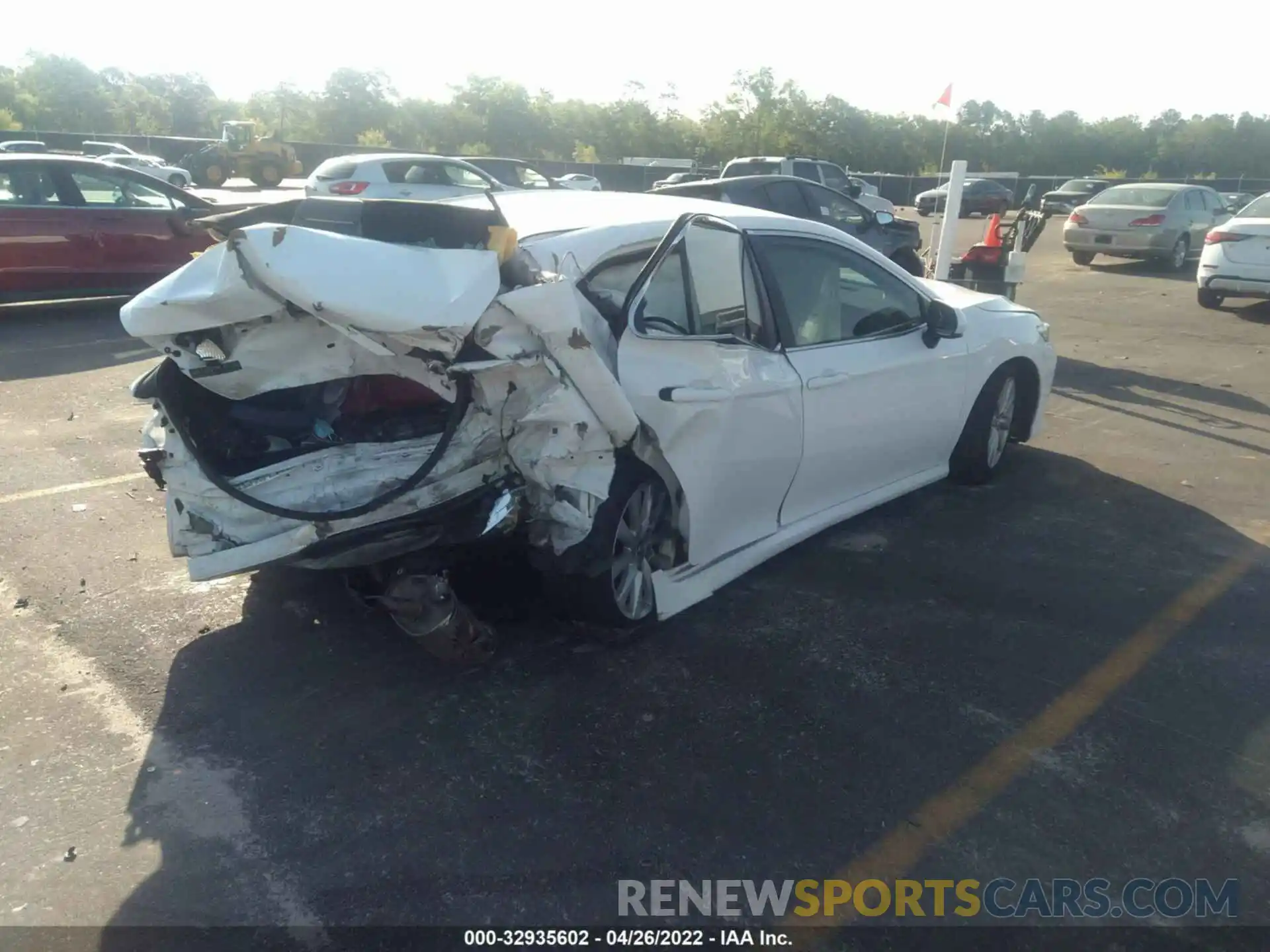 4 Photograph of a damaged car 4T1B11HK1KU767672 TOYOTA CAMRY 2019