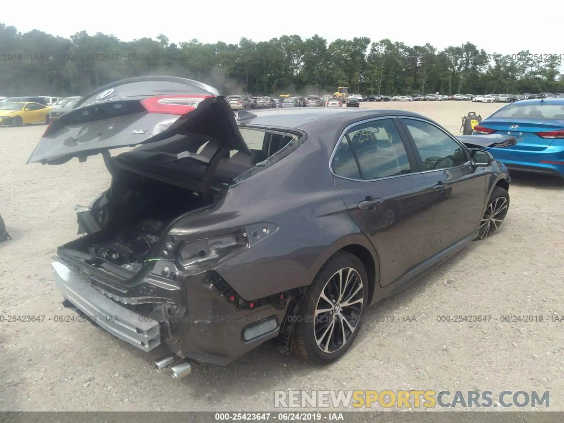 4 Photograph of a damaged car 4T1B11HK1KU768014 TOYOTA CAMRY 2019