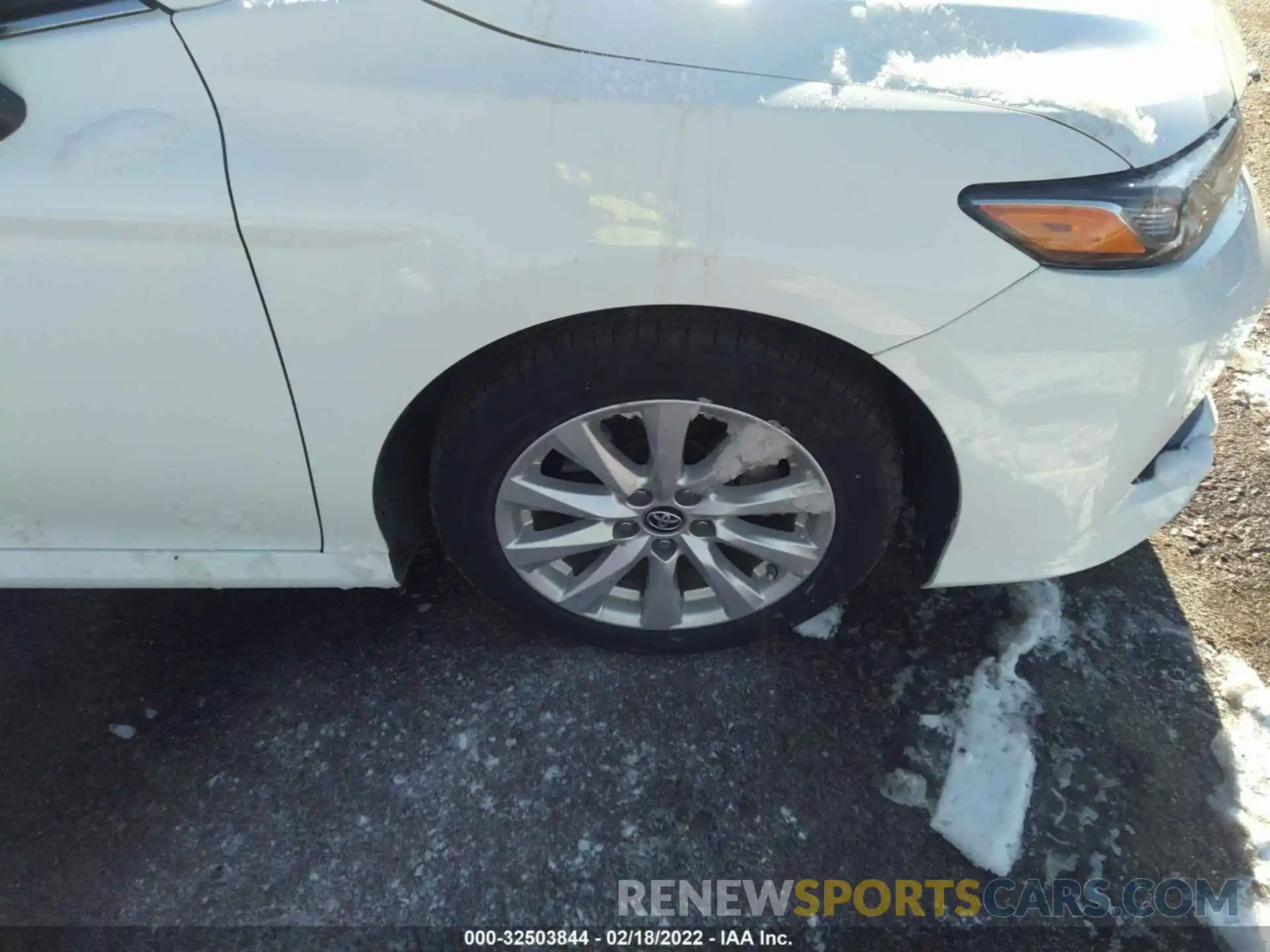 15 Photograph of a damaged car 4T1B11HK1KU770913 TOYOTA CAMRY 2019