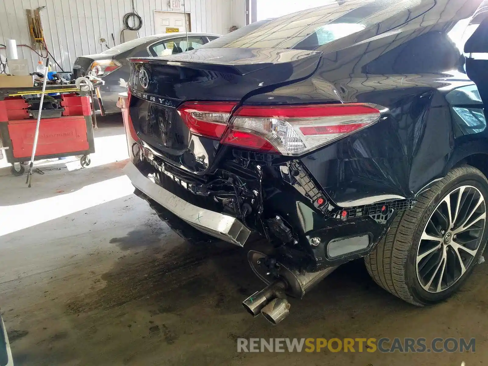 10 Photograph of a damaged car 4T1B11HK1KU772967 TOYOTA CAMRY 2019