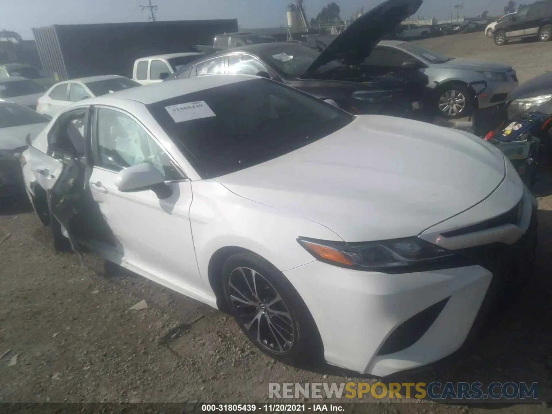 1 Photograph of a damaged car 4T1B11HK1KU781166 TOYOTA CAMRY 2019