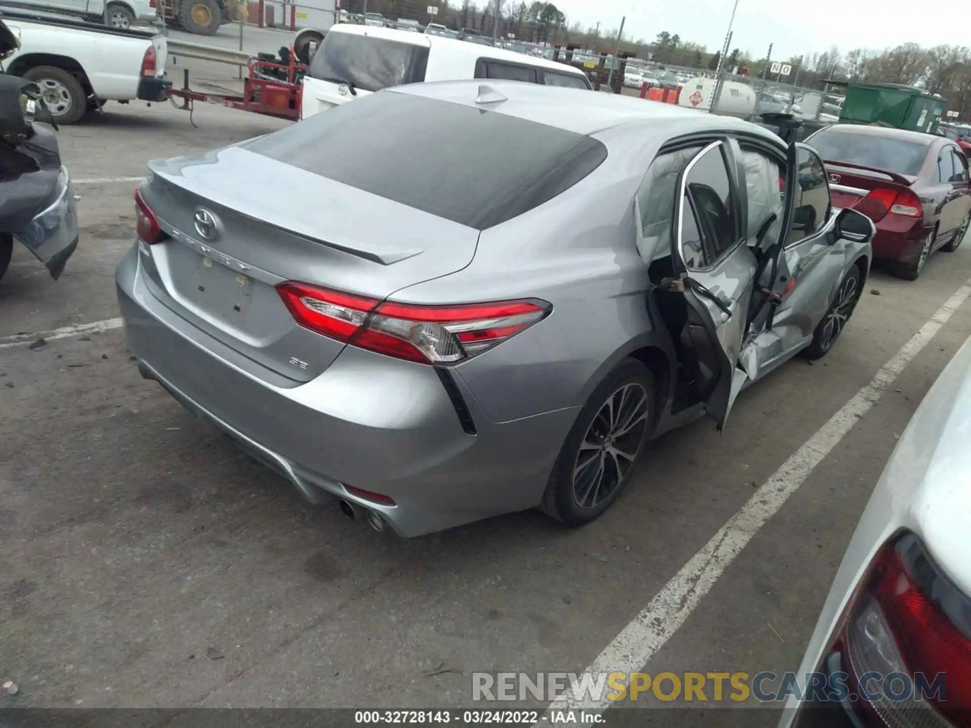 4 Photograph of a damaged car 4T1B11HK1KU781605 TOYOTA CAMRY 2019