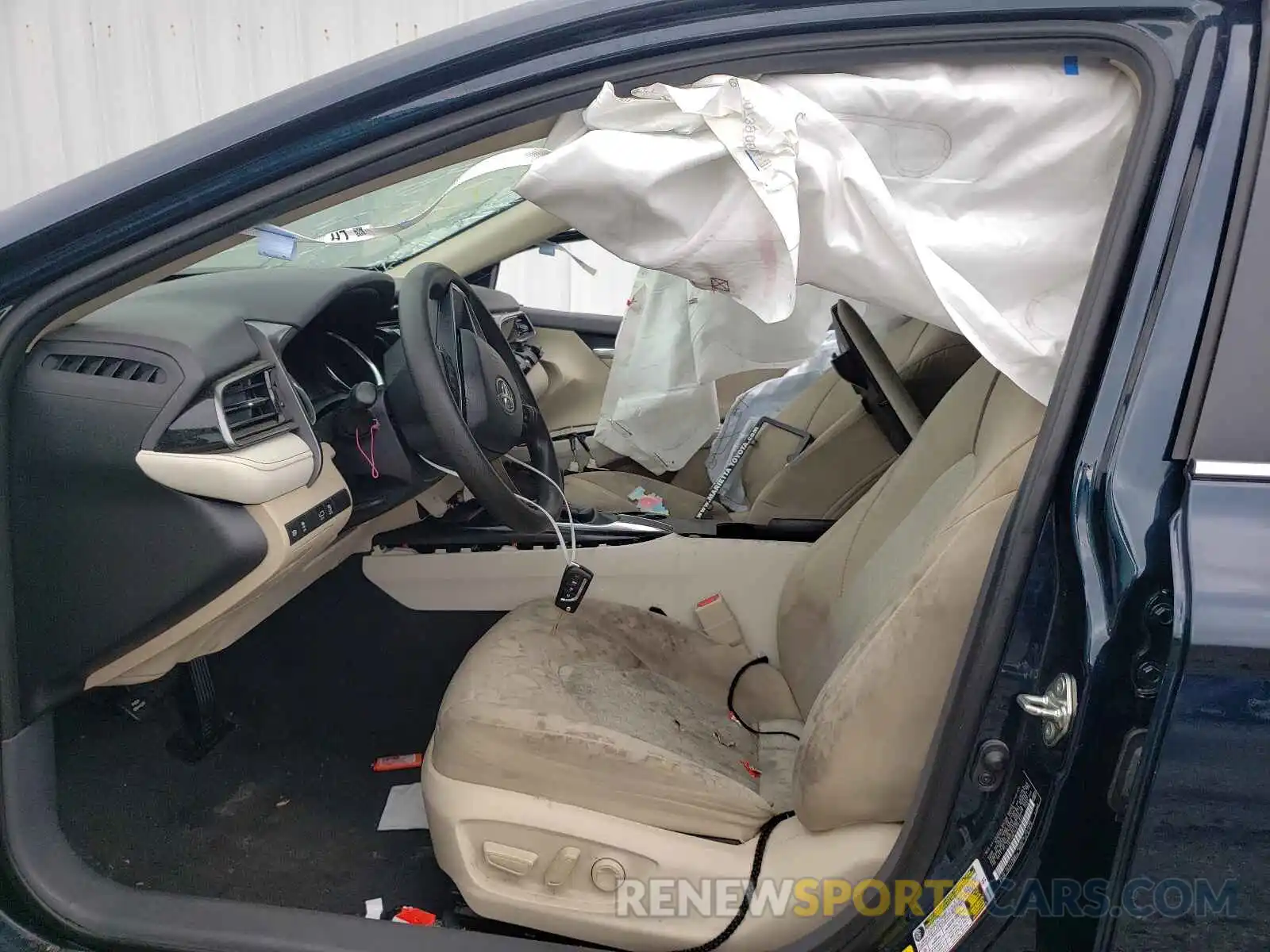 5 Photograph of a damaged car 4T1B11HK1KU781944 TOYOTA CAMRY 2019