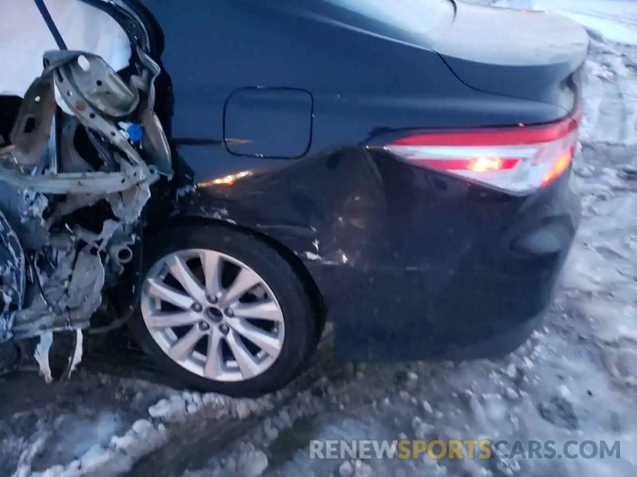 10 Photograph of a damaged car 4T1B11HK1KU786271 TOYOTA CAMRY 2019