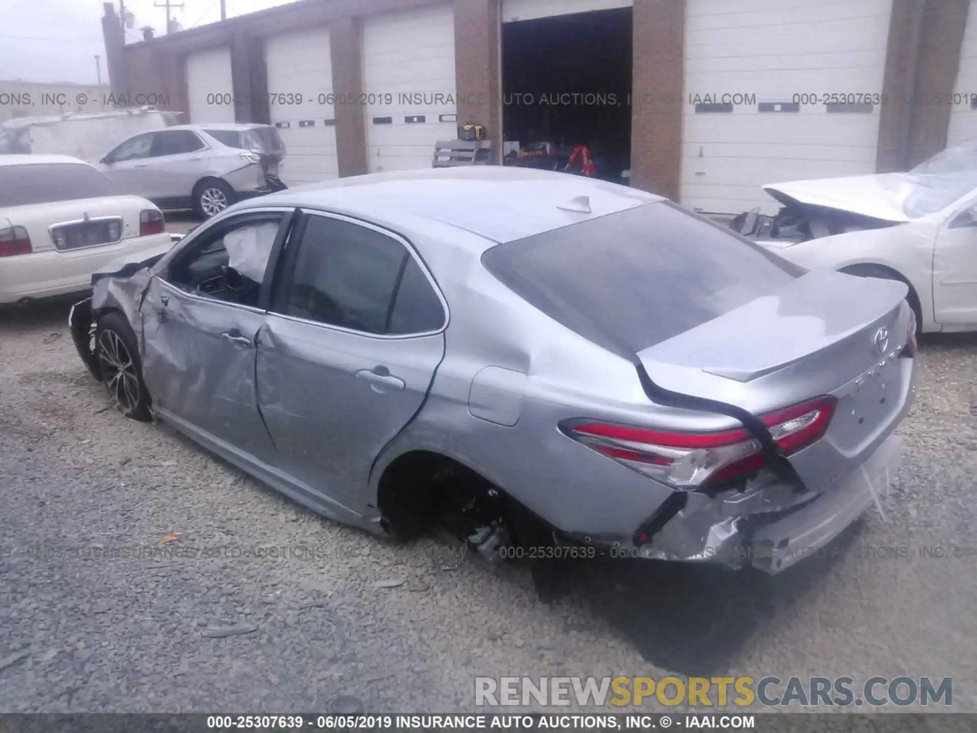 3 Photograph of a damaged car 4T1B11HK1KU790384 TOYOTA CAMRY 2019