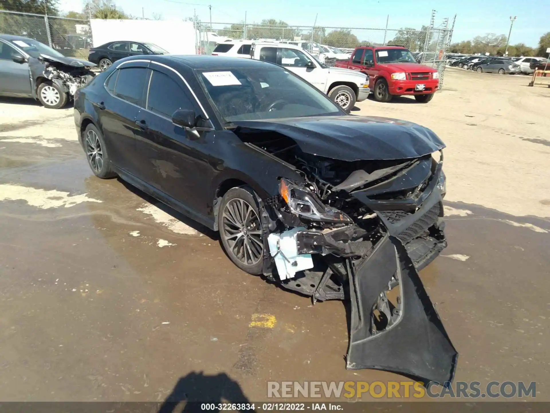 1 Photograph of a damaged car 4T1B11HK1KU796895 TOYOTA CAMRY 2019