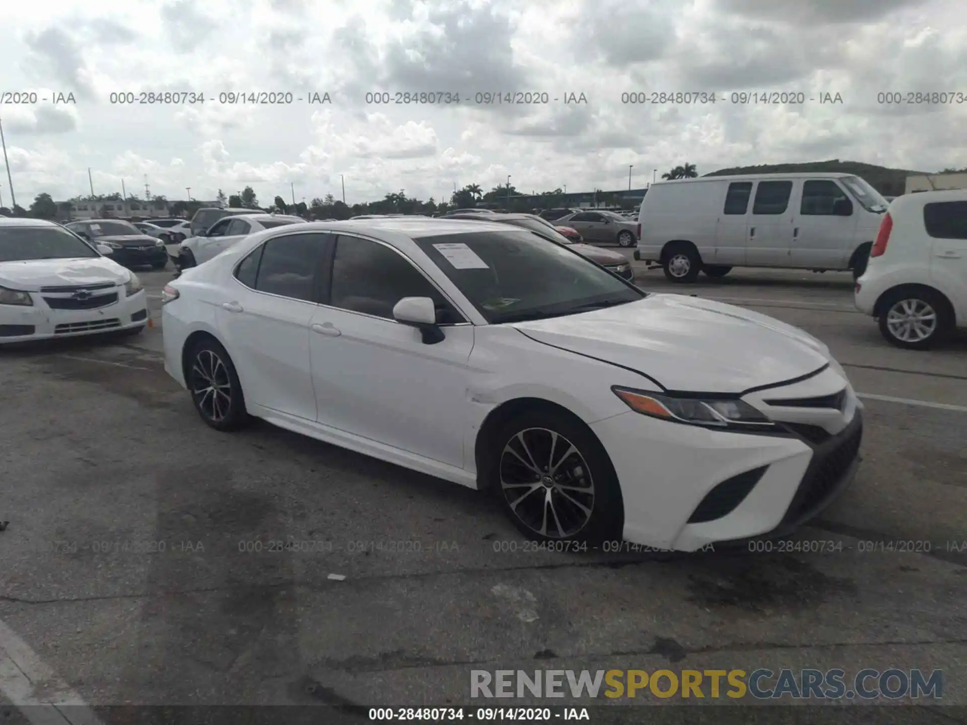 1 Photograph of a damaged car 4T1B11HK1KU800671 TOYOTA CAMRY 2019