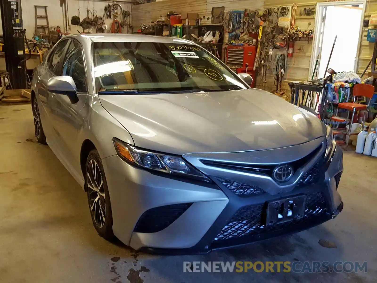 1 Photograph of a damaged car 4T1B11HK1KU801190 TOYOTA CAMRY 2019