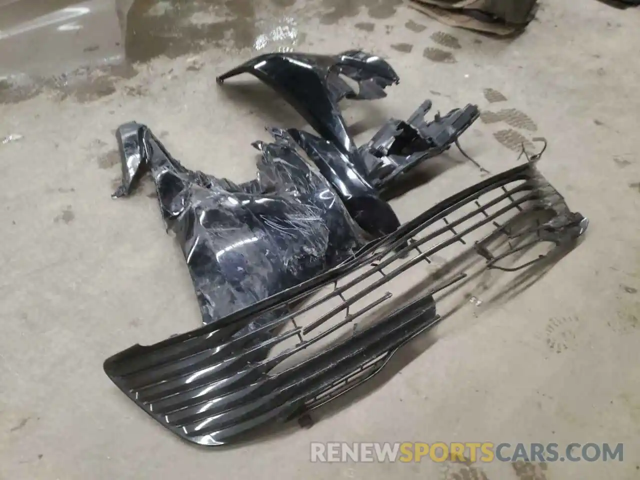 9 Photograph of a damaged car 4T1B11HK1KU803215 TOYOTA CAMRY 2019