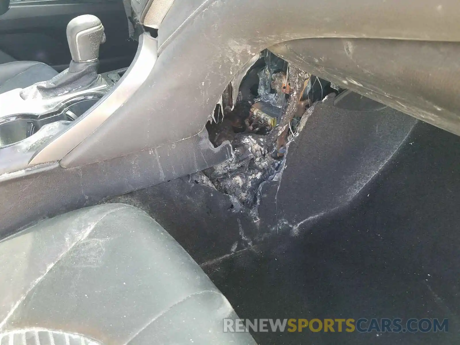 9 Photograph of a damaged car 4T1B11HK1KU804218 TOYOTA CAMRY 2019