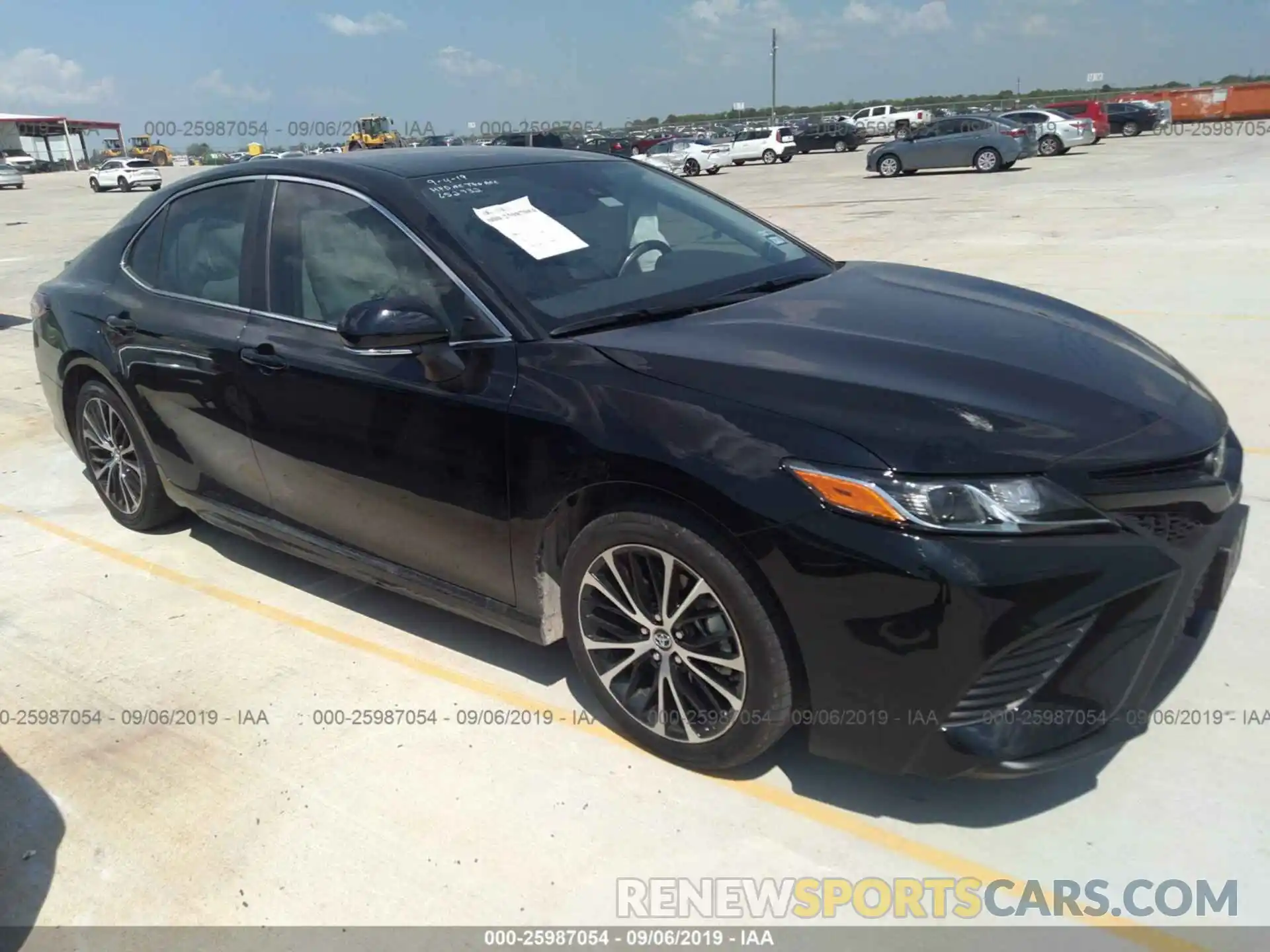 1 Photograph of a damaged car 4T1B11HK1KU807572 TOYOTA CAMRY 2019