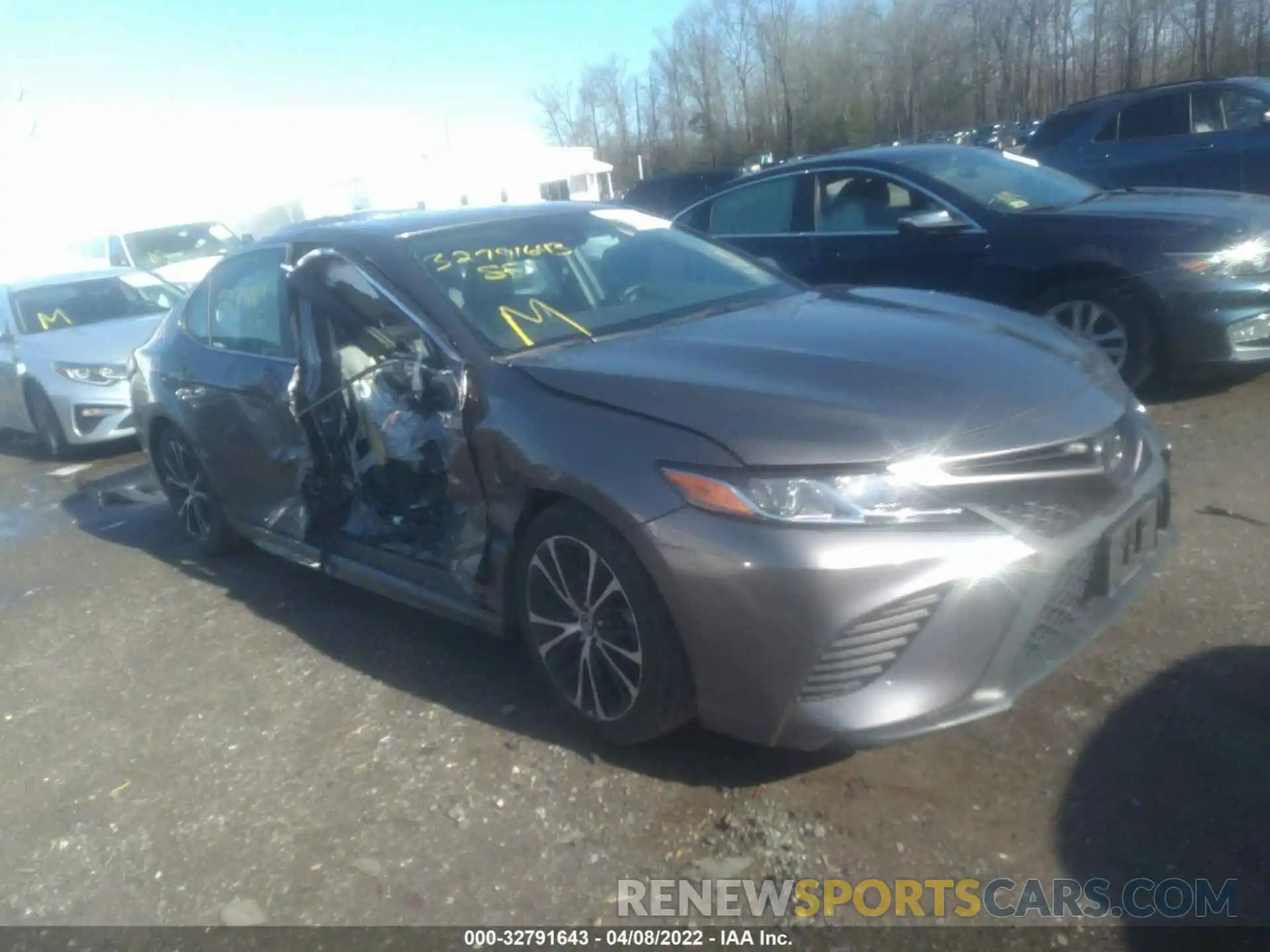 1 Photograph of a damaged car 4T1B11HK1KU810326 TOYOTA CAMRY 2019