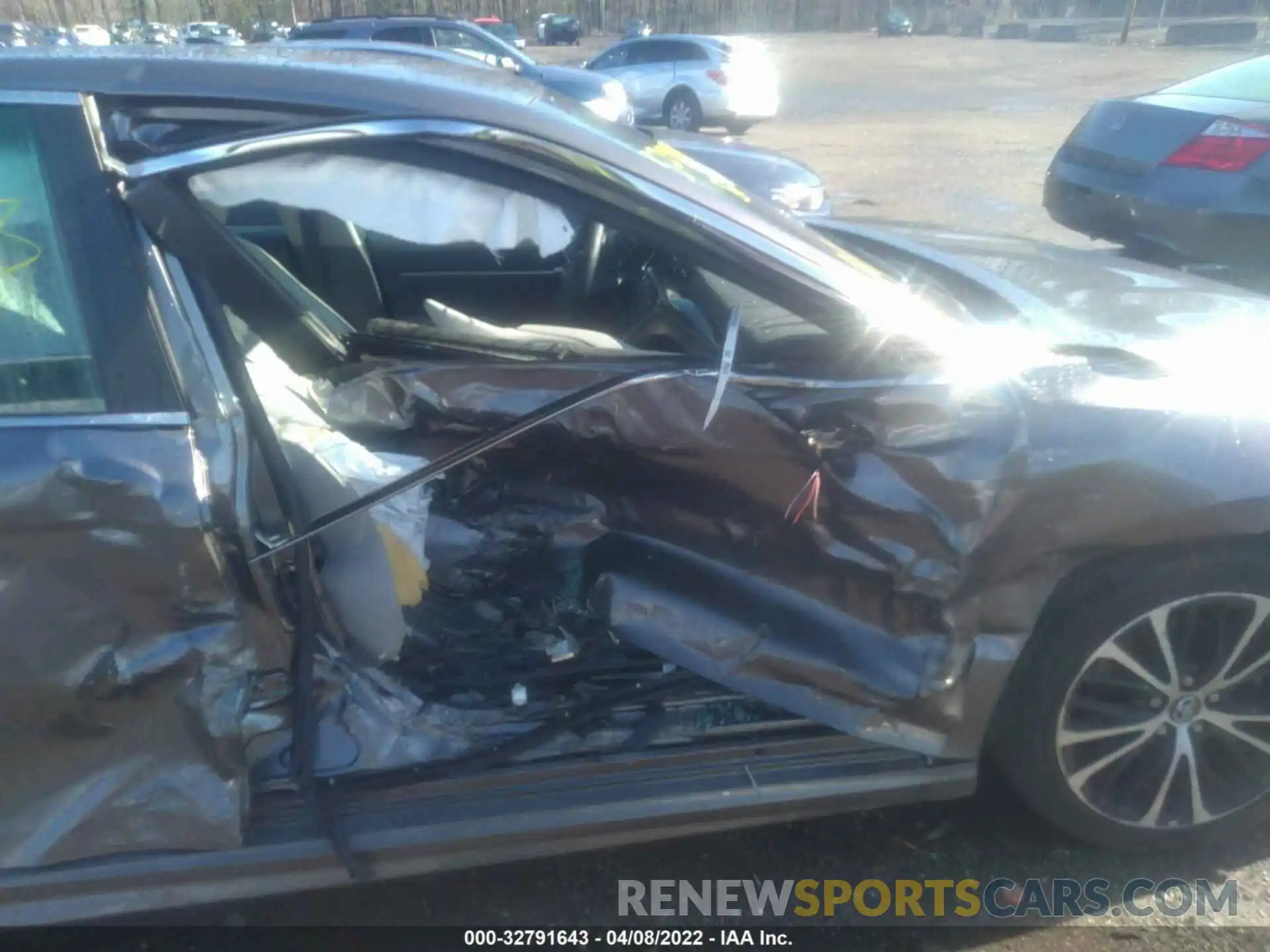 6 Photograph of a damaged car 4T1B11HK1KU810326 TOYOTA CAMRY 2019