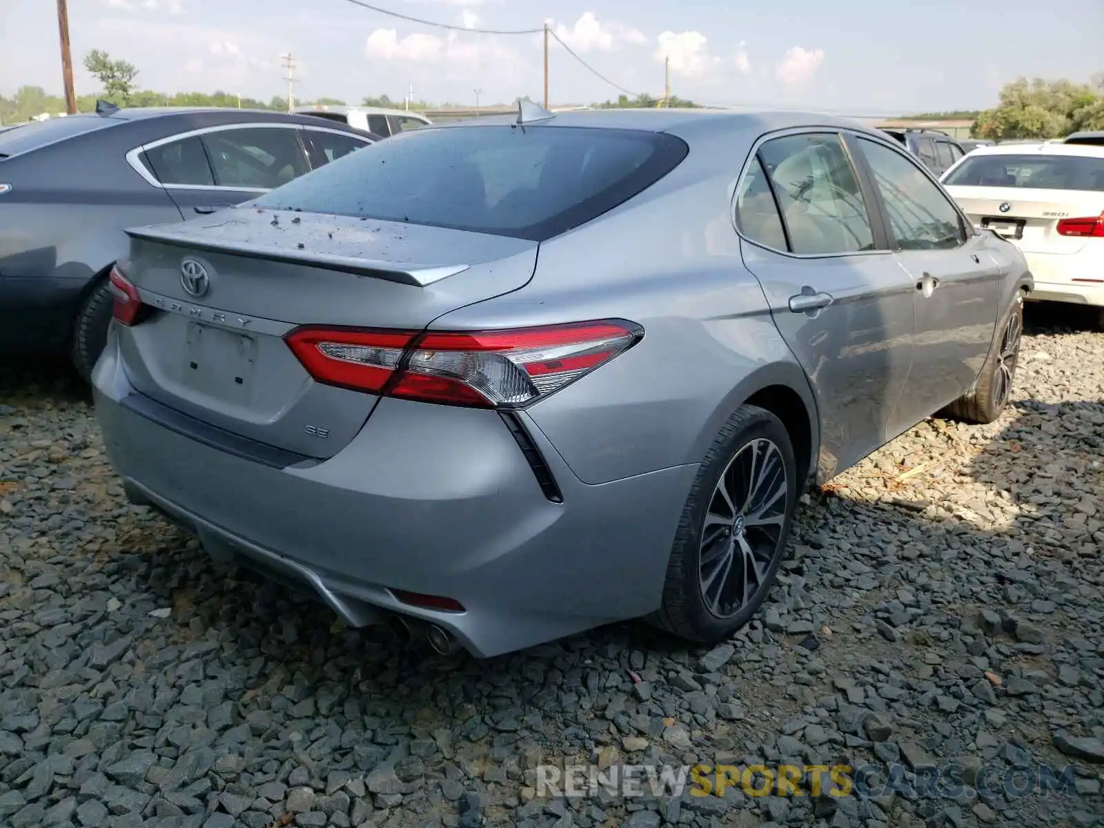 4 Photograph of a damaged car 4T1B11HK1KU811086 TOYOTA CAMRY 2019