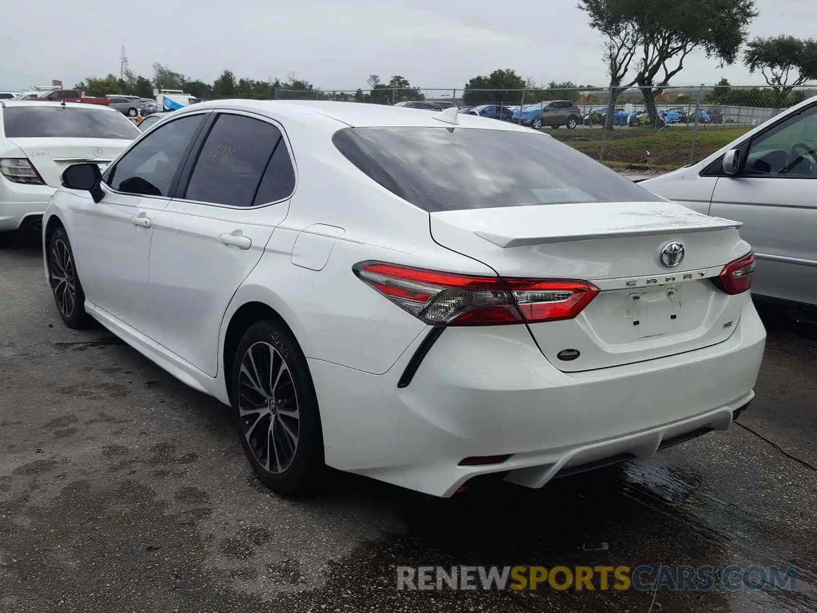 3 Фотография поврежденного автомобиля 4T1B11HK1KU812254 TOYOTA CAMRY 2019