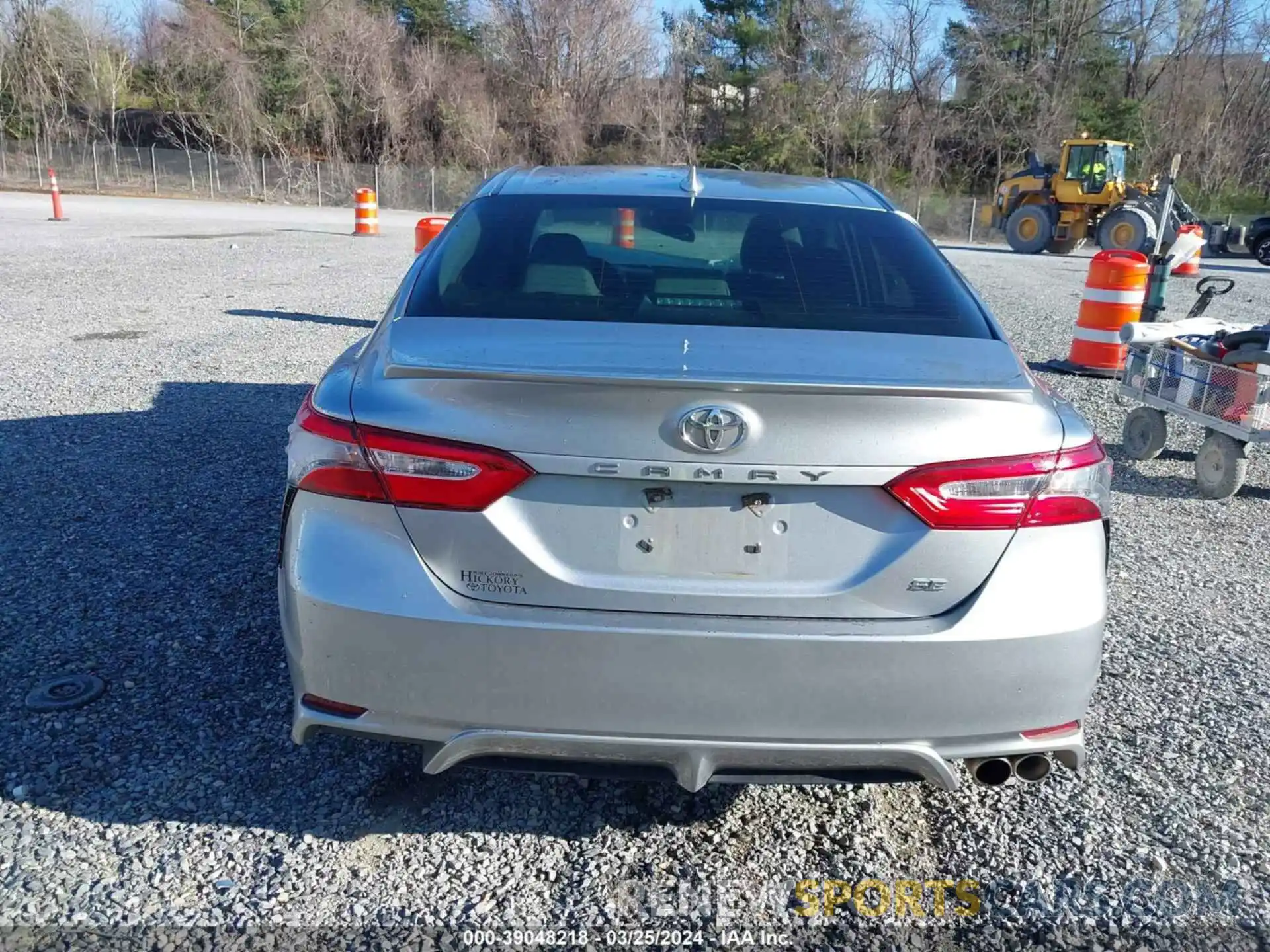 16 Photograph of a damaged car 4T1B11HK1KU813162 TOYOTA CAMRY 2019