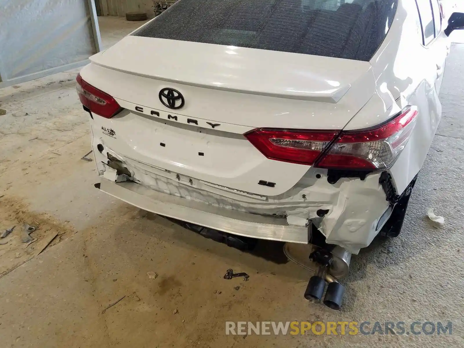 9 Photograph of a damaged car 4T1B11HK1KU816448 TOYOTA CAMRY 2019