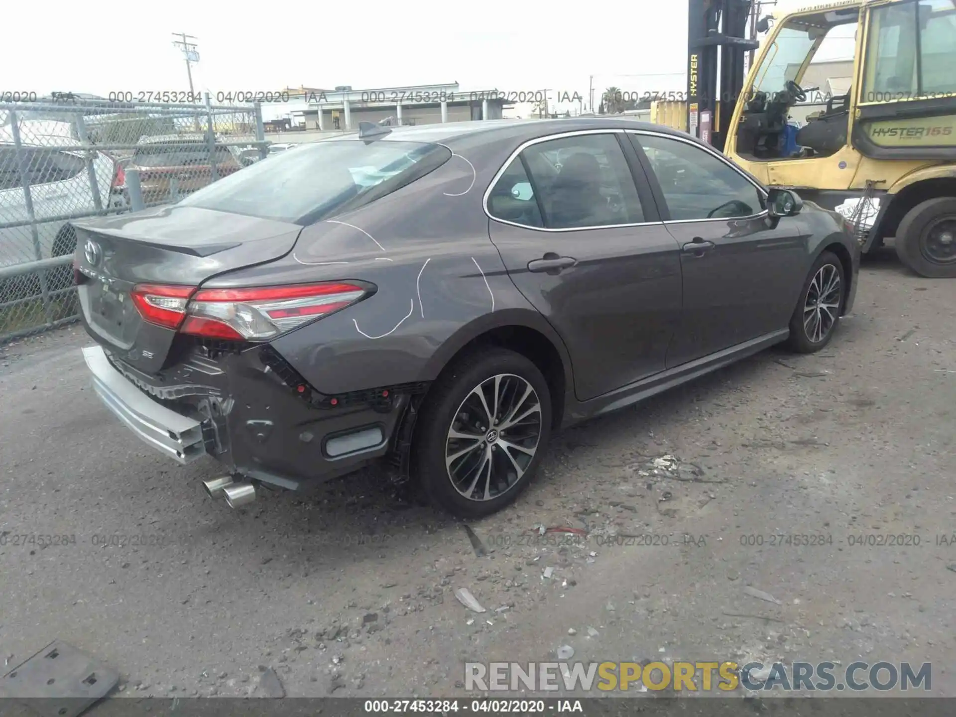 4 Photograph of a damaged car 4T1B11HK1KU816711 TOYOTA CAMRY 2019