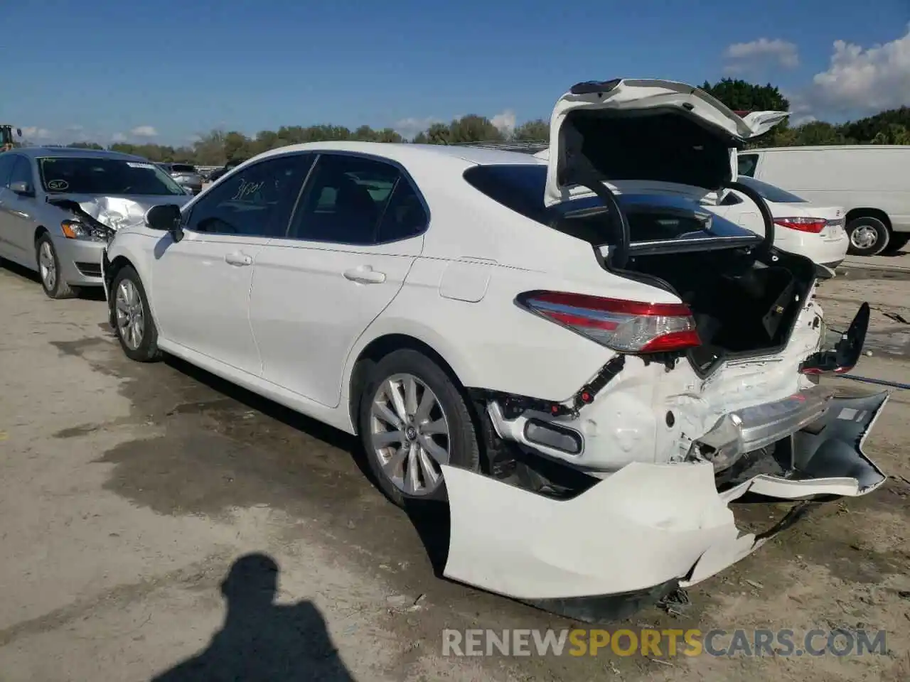 3 Photograph of a damaged car 4T1B11HK1KU827269 TOYOTA CAMRY 2019