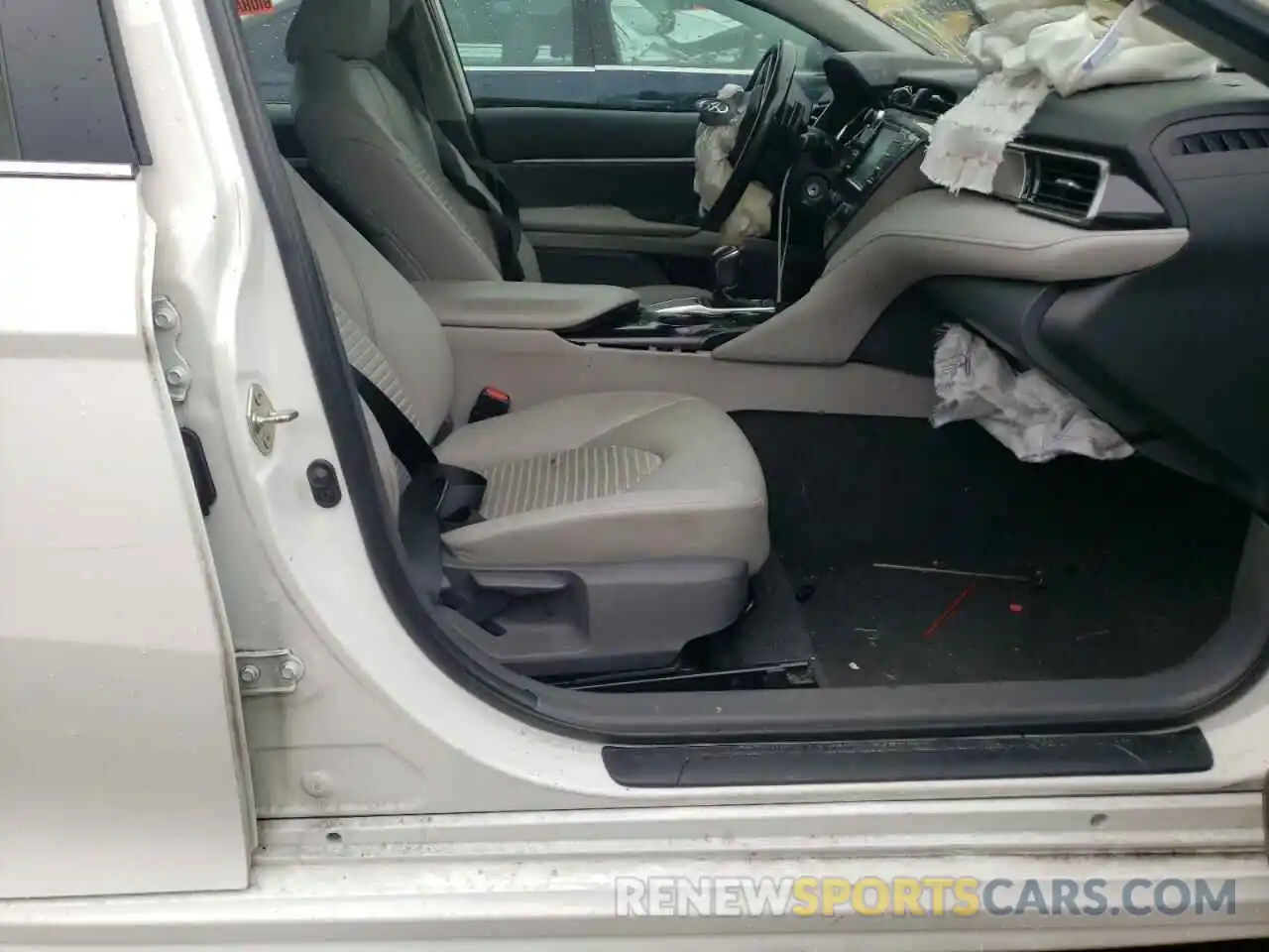 5 Photograph of a damaged car 4T1B11HK1KU828065 TOYOTA CAMRY 2019