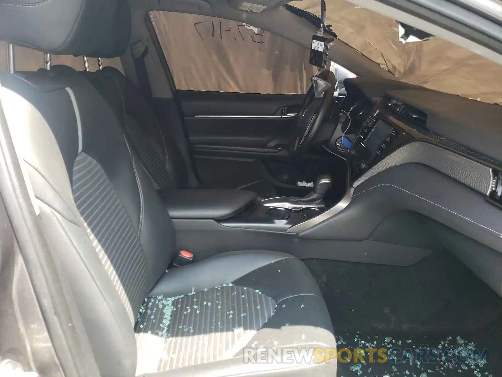 5 Photograph of a damaged car 4T1B11HK1KU833315 TOYOTA CAMRY 2019