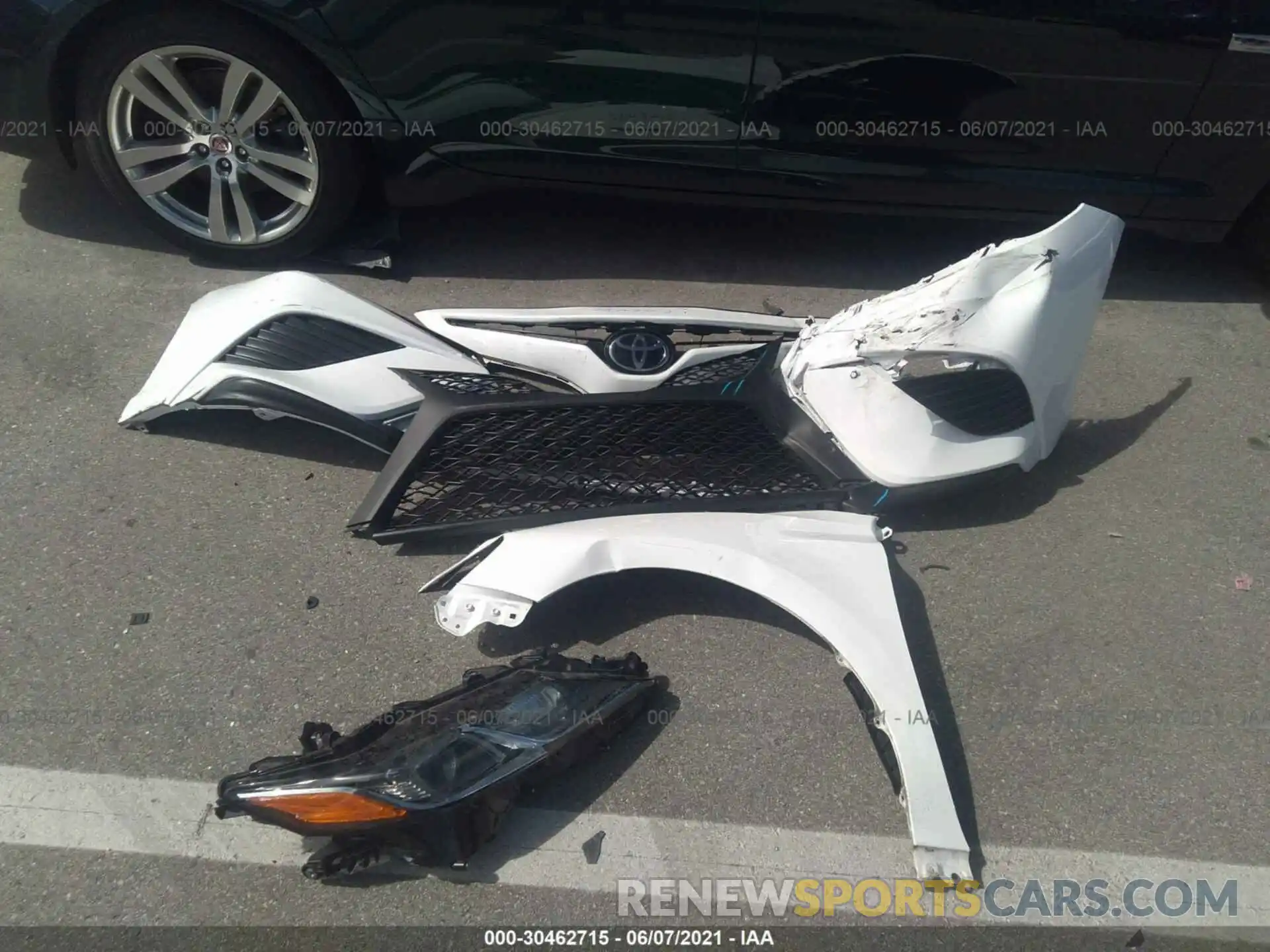 12 Photograph of a damaged car 4T1B11HK1KU836568 TOYOTA CAMRY 2019