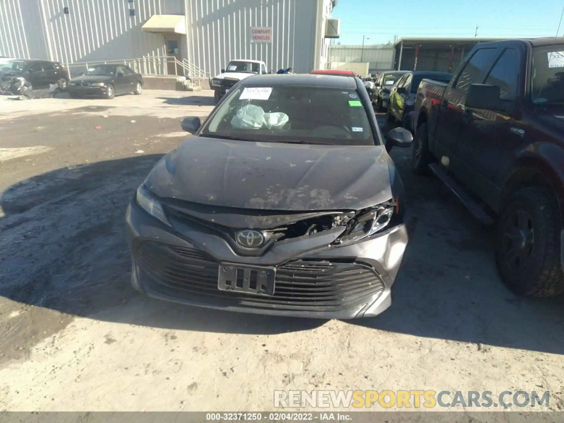 6 Photograph of a damaged car 4T1B11HK1KU847425 TOYOTA CAMRY 2019