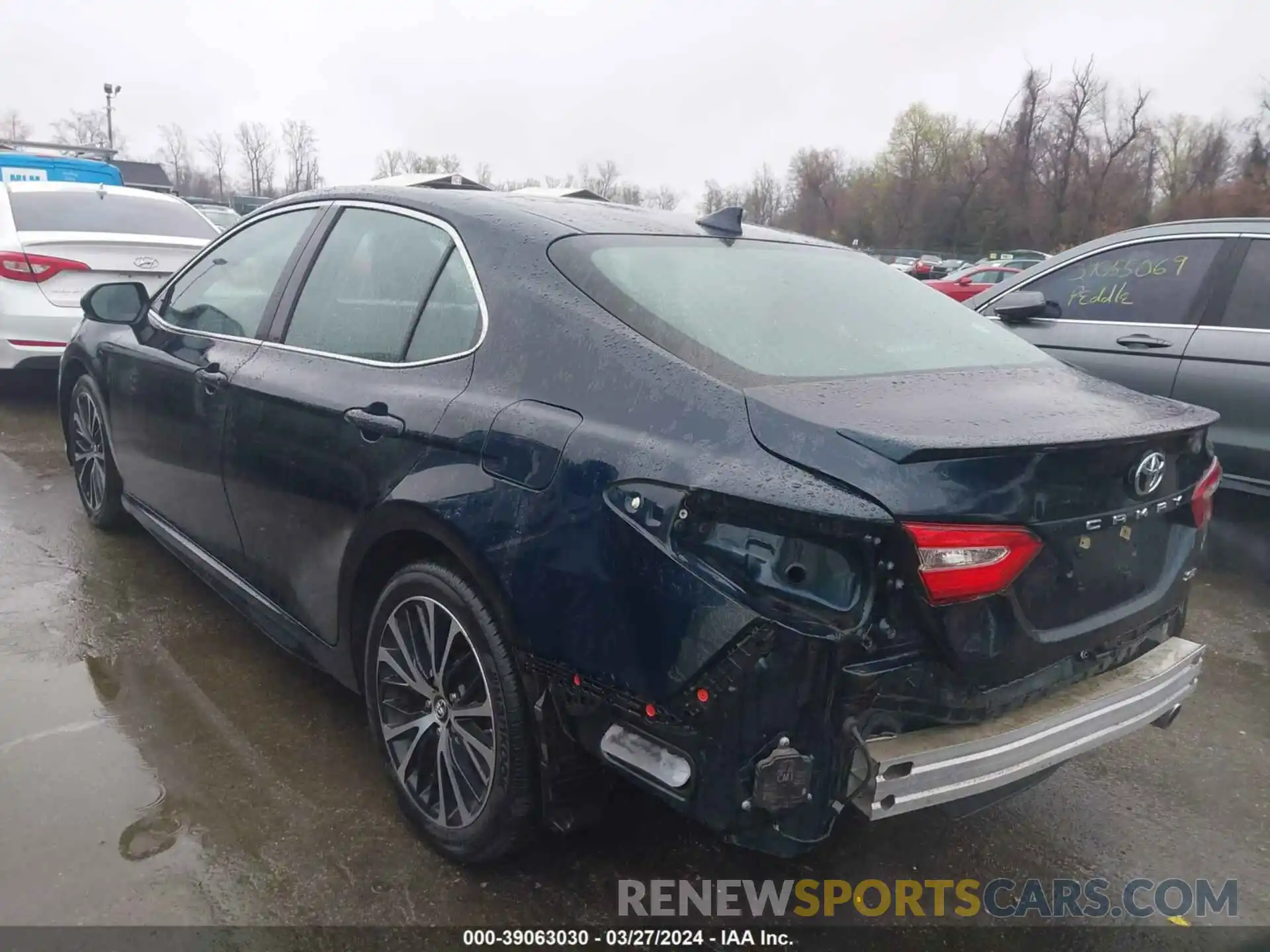 3 Photograph of a damaged car 4T1B11HK1KU847571 TOYOTA CAMRY 2019