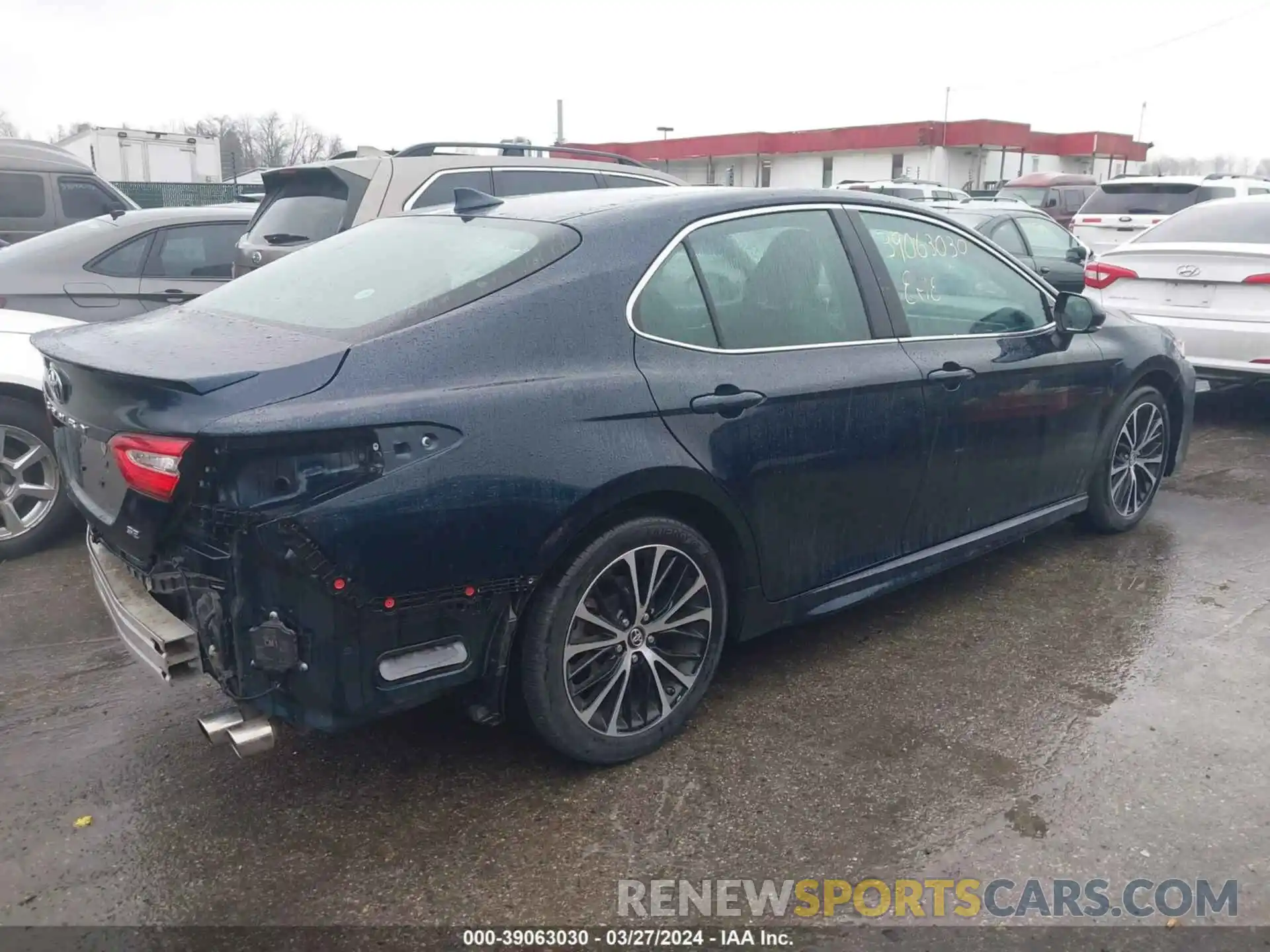 4 Photograph of a damaged car 4T1B11HK1KU847571 TOYOTA CAMRY 2019