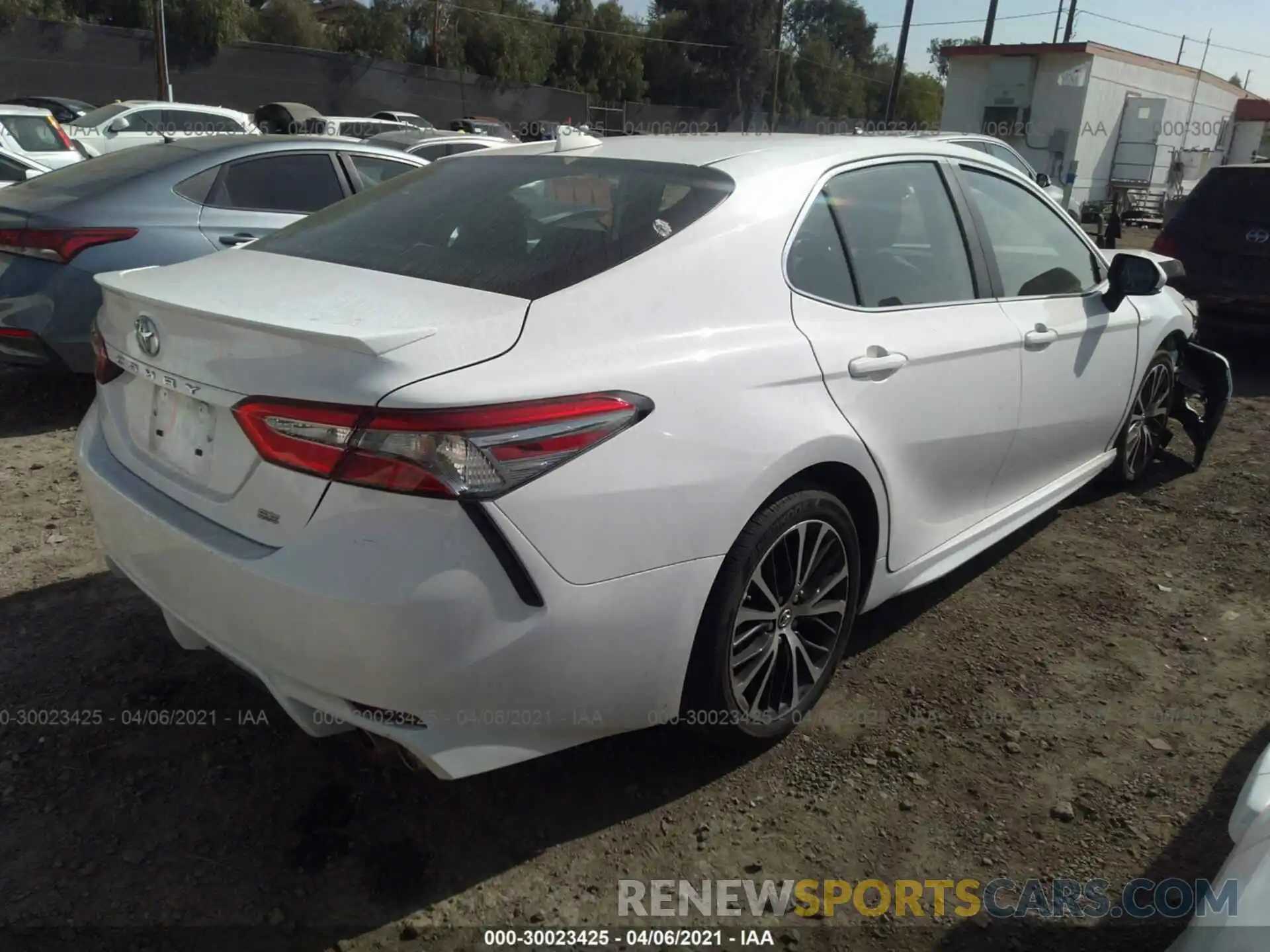 4 Photograph of a damaged car 4T1B11HK1KU850986 TOYOTA CAMRY 2019