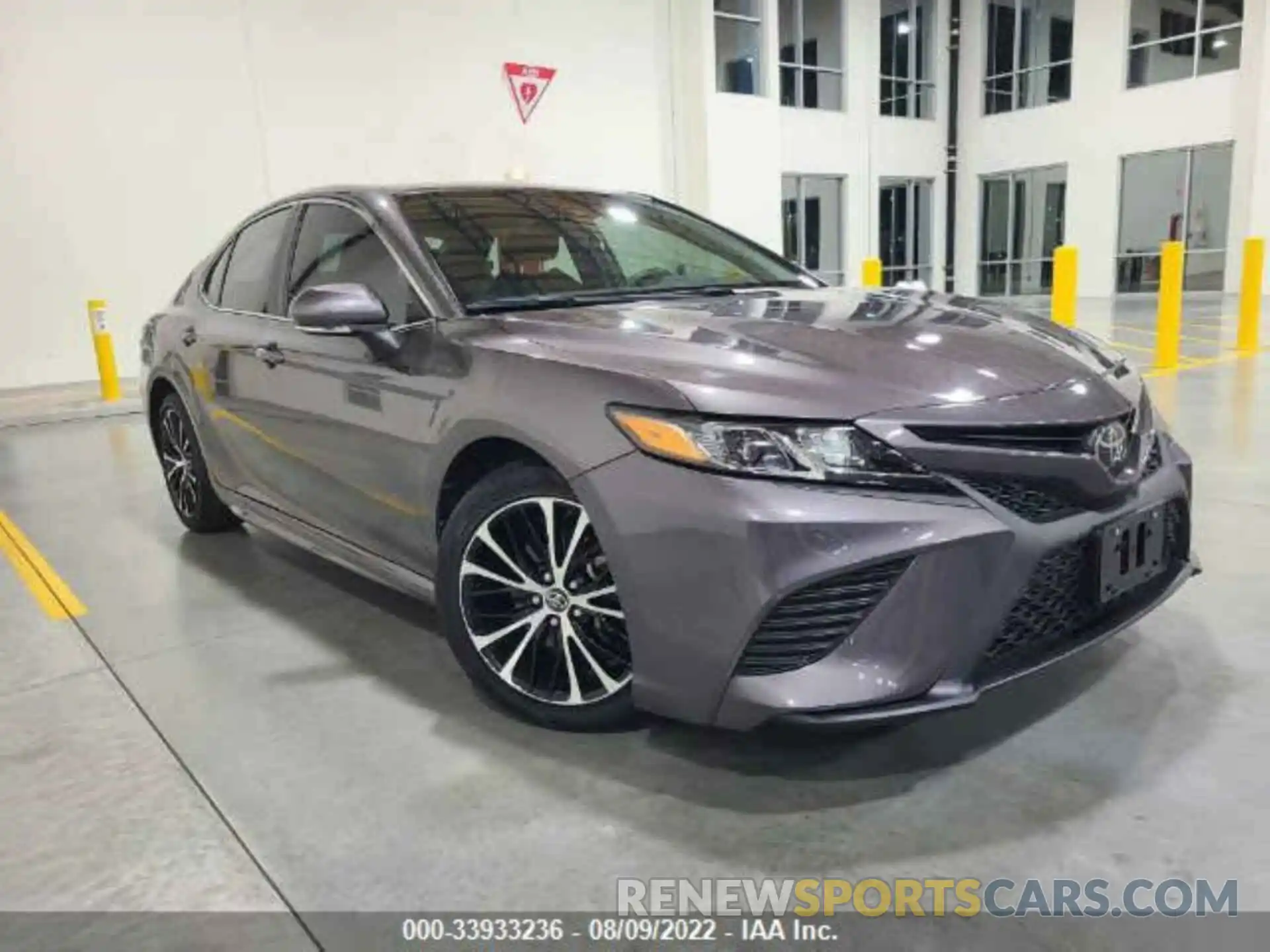 1 Photograph of a damaged car 4T1B11HK2K4272218 TOYOTA CAMRY 2019