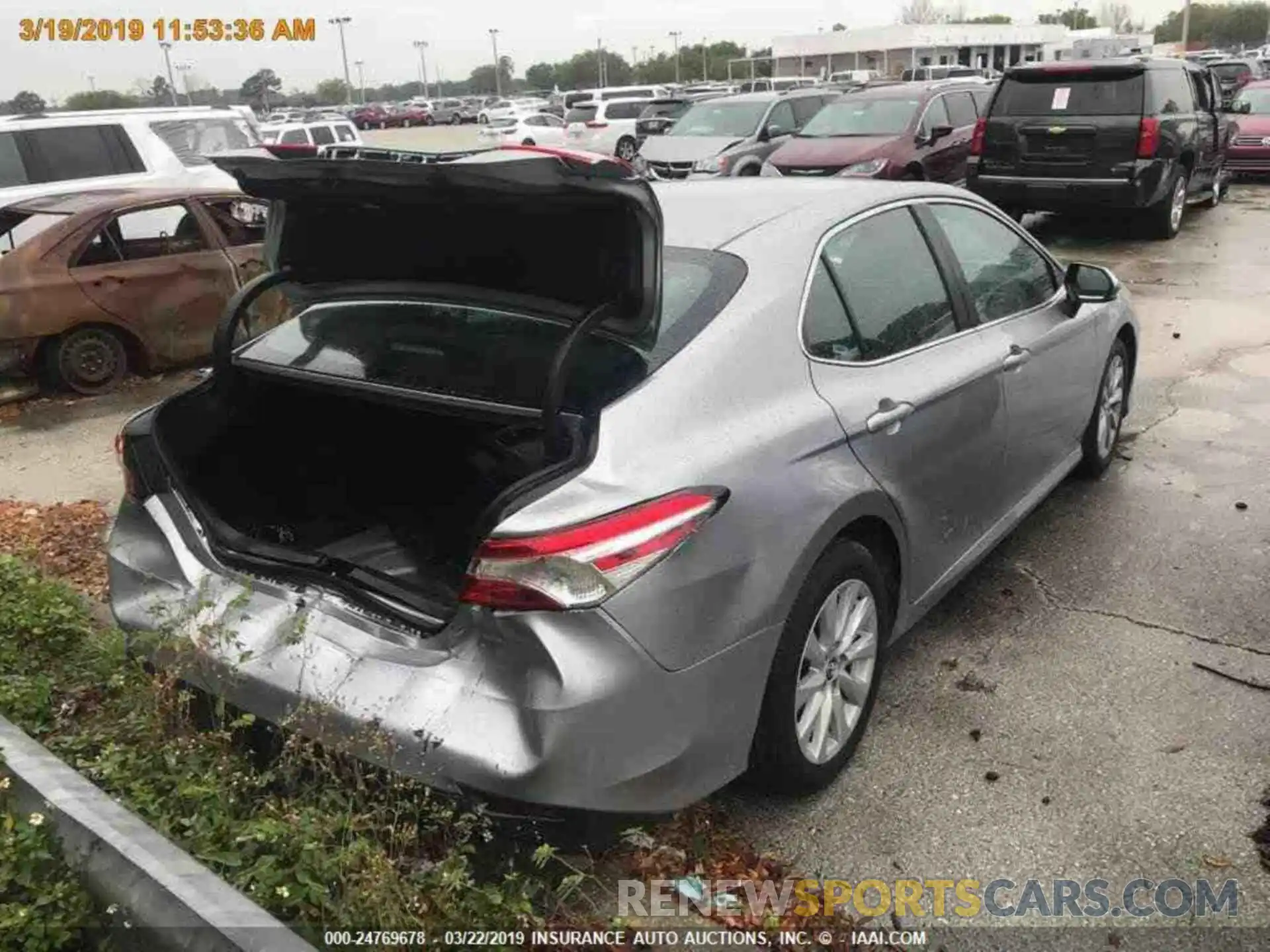 17 Photograph of a damaged car 4T1B11HK2KU162981 TOYOTA CAMRY 2019