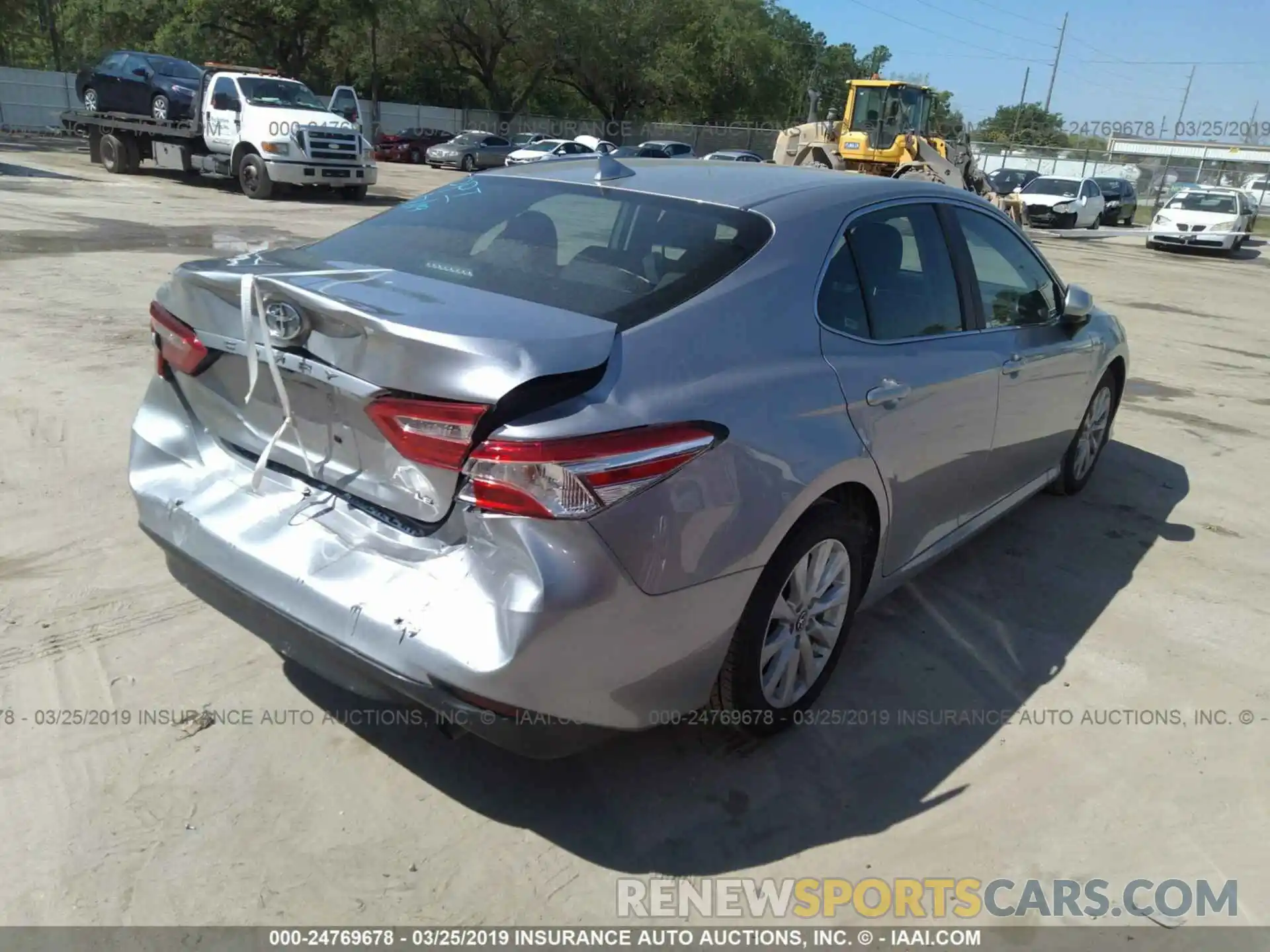 4 Photograph of a damaged car 4T1B11HK2KU162981 TOYOTA CAMRY 2019