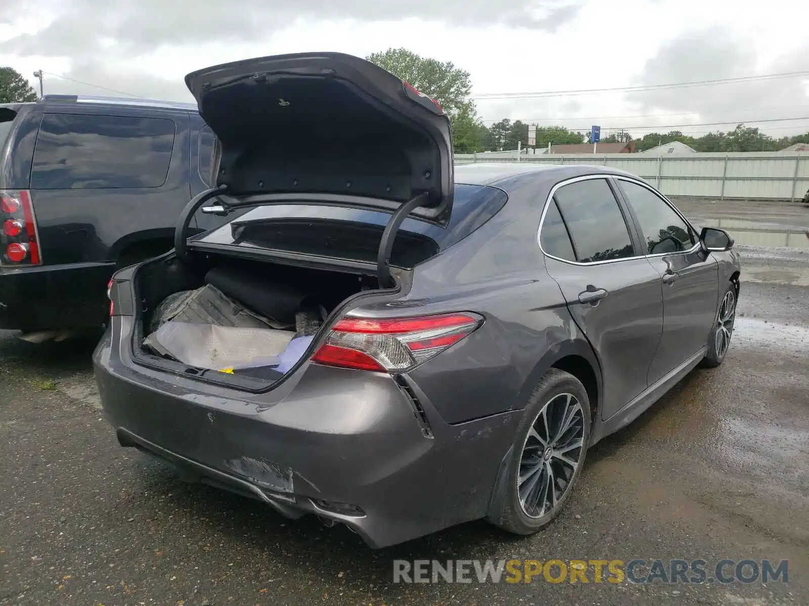 4 Photograph of a damaged car 4T1B11HK2KU163323 TOYOTA CAMRY 2019