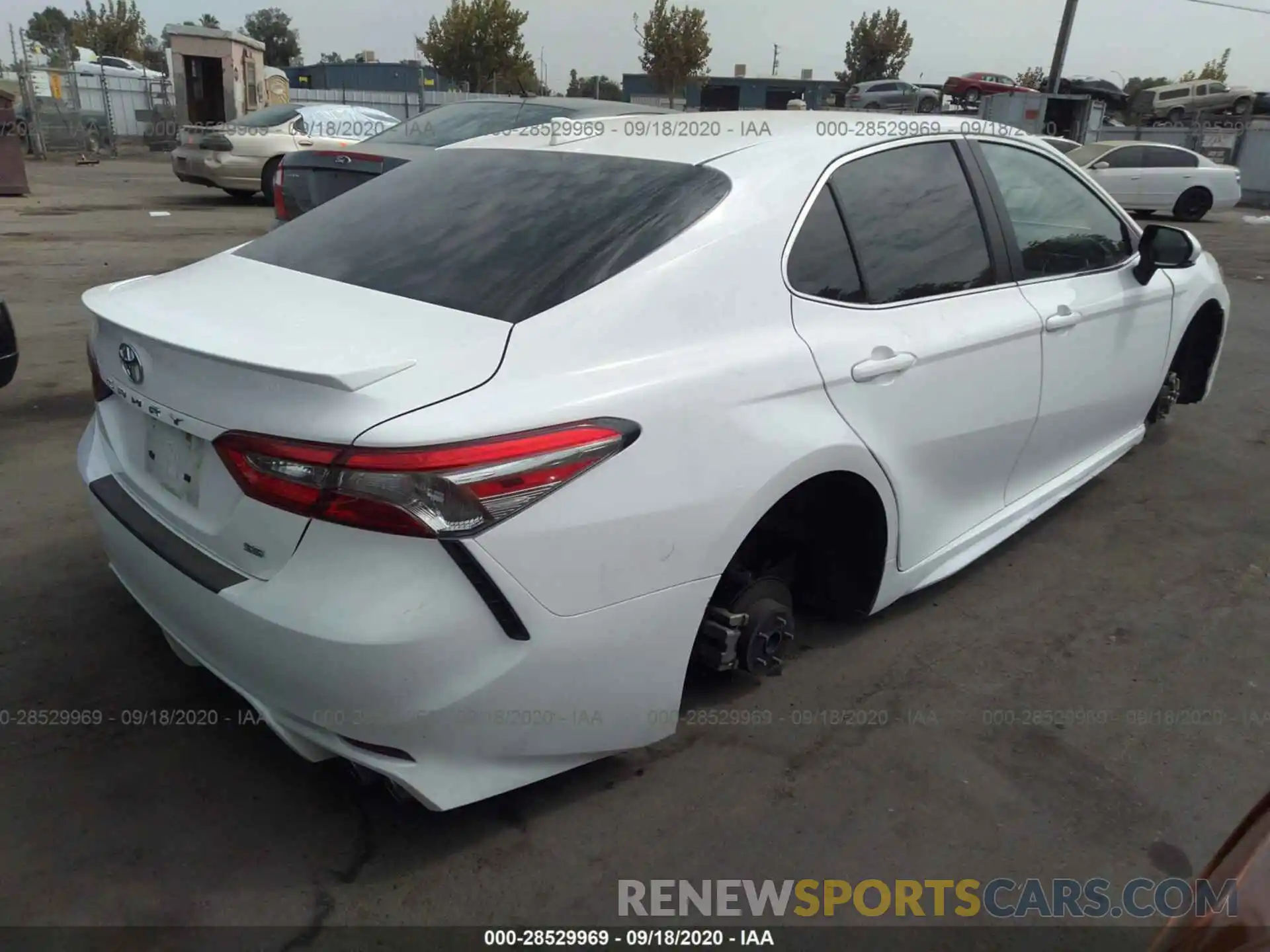 4 Фотография поврежденного автомобиля 4T1B11HK2KU167596 TOYOTA CAMRY 2019