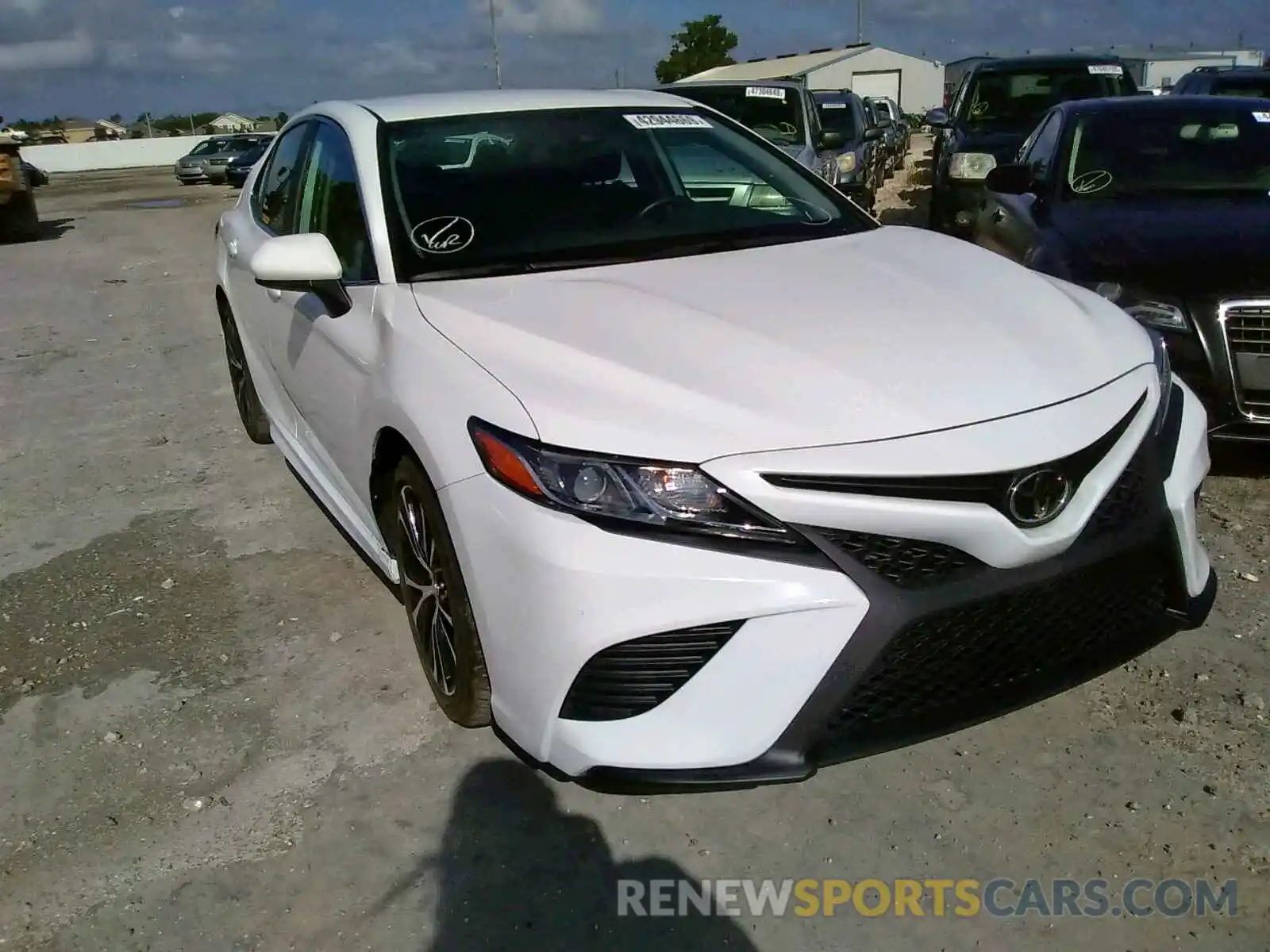 1 Photograph of a damaged car 4T1B11HK2KU175195 TOYOTA CAMRY 2019