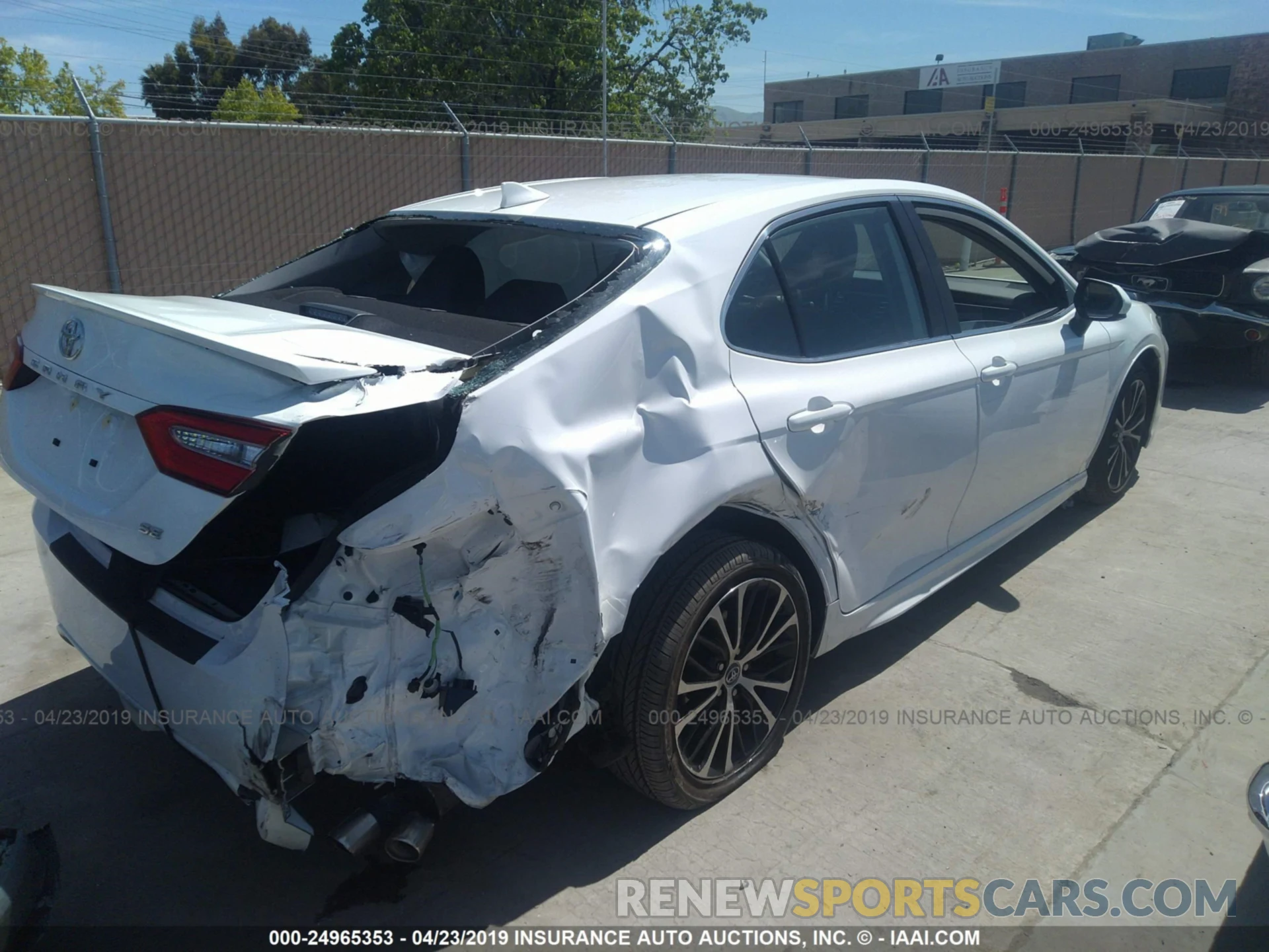 4 Photograph of a damaged car 4T1B11HK2KU185242 TOYOTA CAMRY 2019