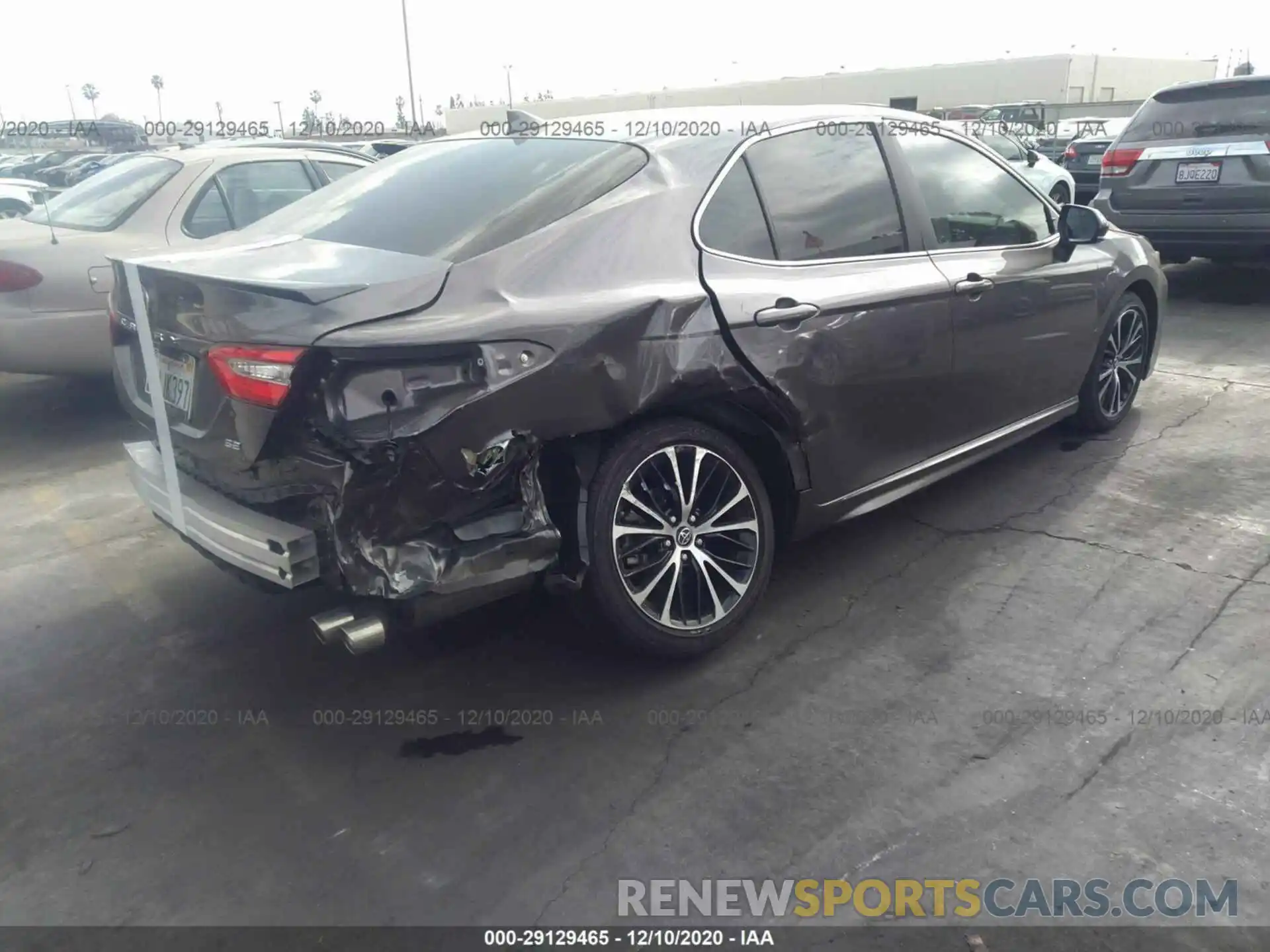 4 Photograph of a damaged car 4T1B11HK2KU189789 TOYOTA CAMRY 2019